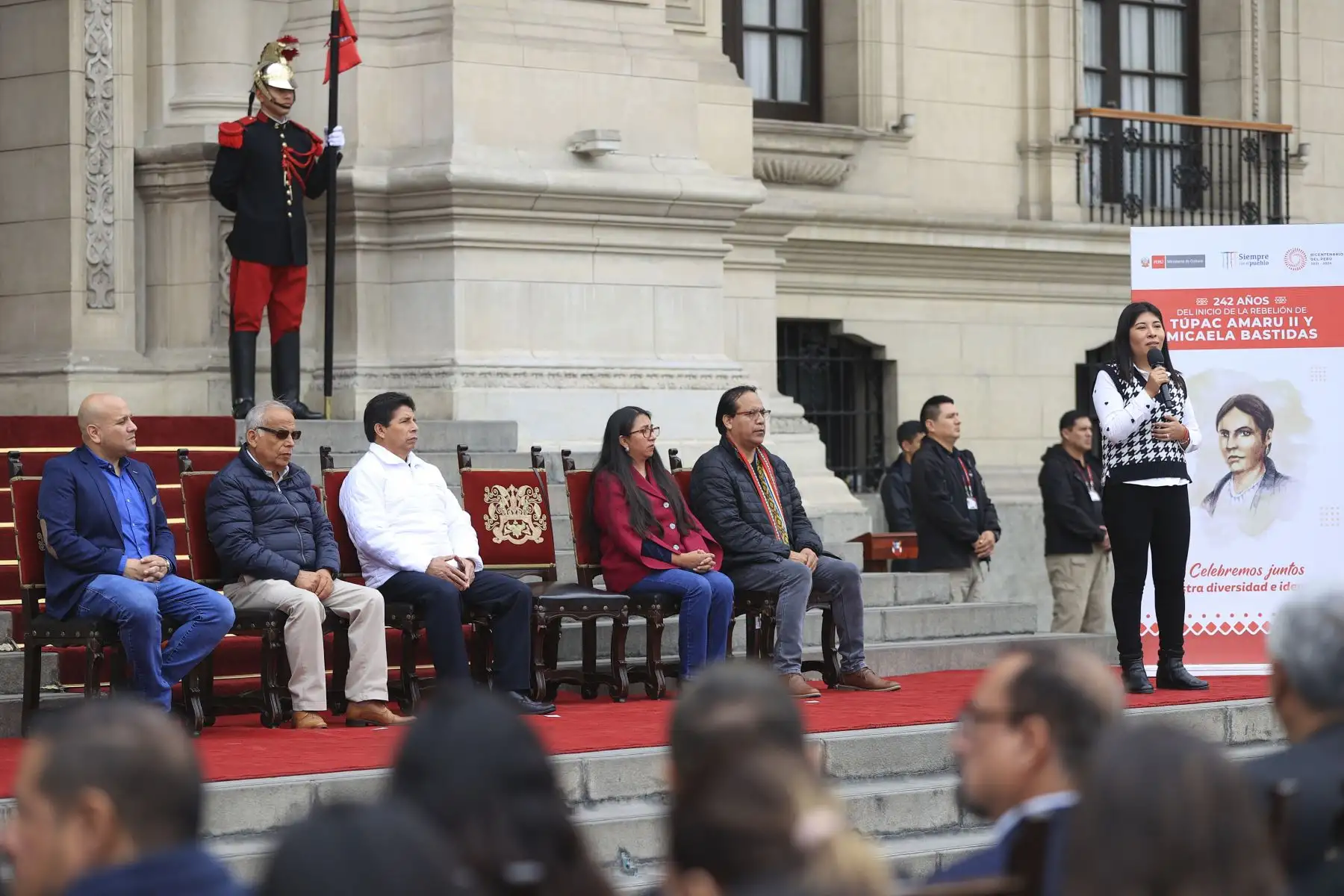 El presidente de la República, Pedro Castillo Terrones, participó en la actividad “La Cultura nos une: 242° aniversario de la rebelión de Túpac Amaru II y Micaela Bastidas”. El mandatario estuvo acompañado del Premier, Aníbal Torres Vásquez; y la ministra de Cultura, Betssy Chávez Chino. Foto: ANDINA/ Prensa Presidencia