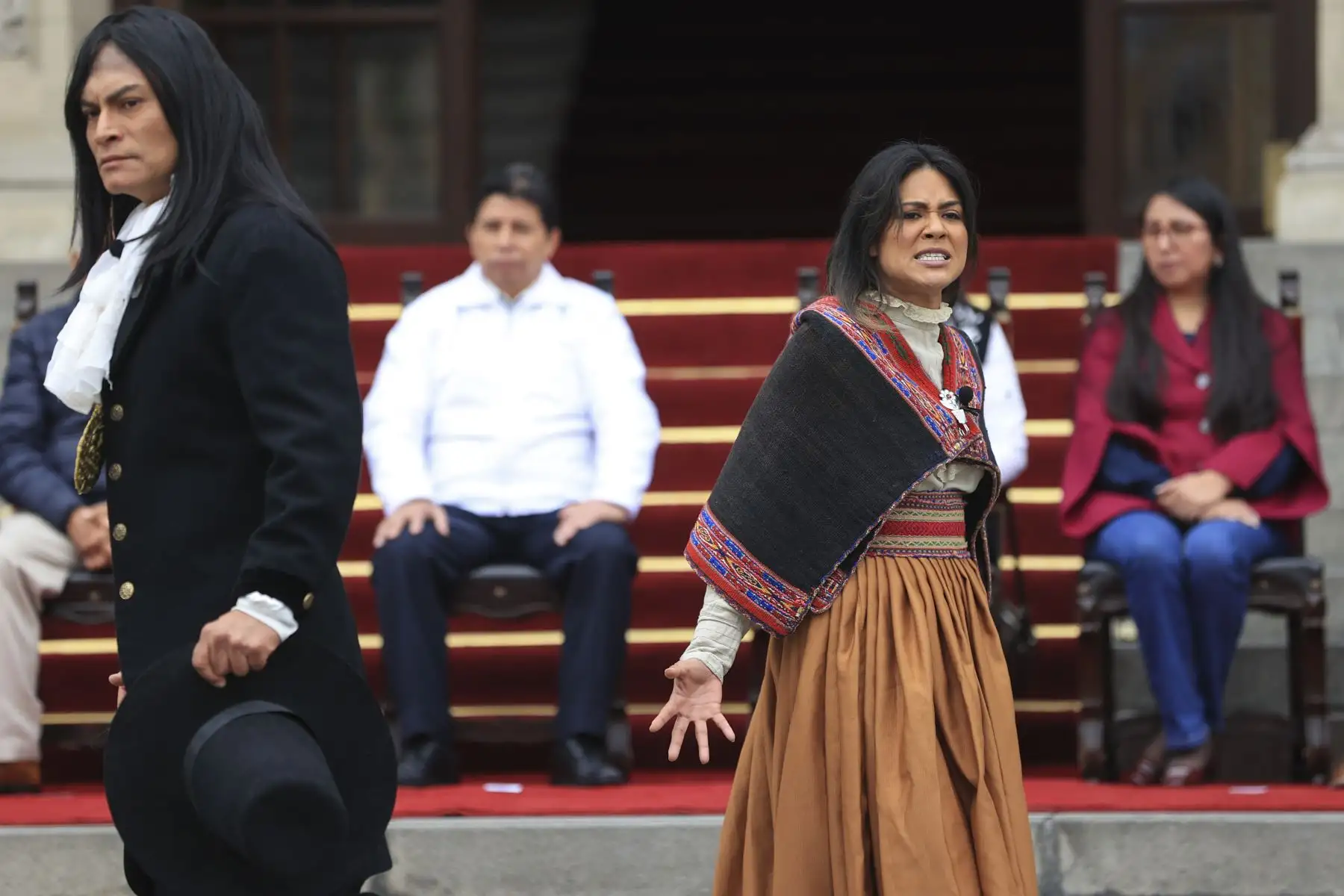 El presidente de la República, Pedro Castillo Terrones, participó en la actividad “La Cultura nos une: 242° aniversario de la rebelión de Túpac Amaru II y Micaela Bastidas”. El mandatario estuvo acompañado del Premier, Aníbal Torres Vásquez; y la ministra de Cultura, Betssy Chávez Chino. Foto: ANDINA/ Prensa Presidencia