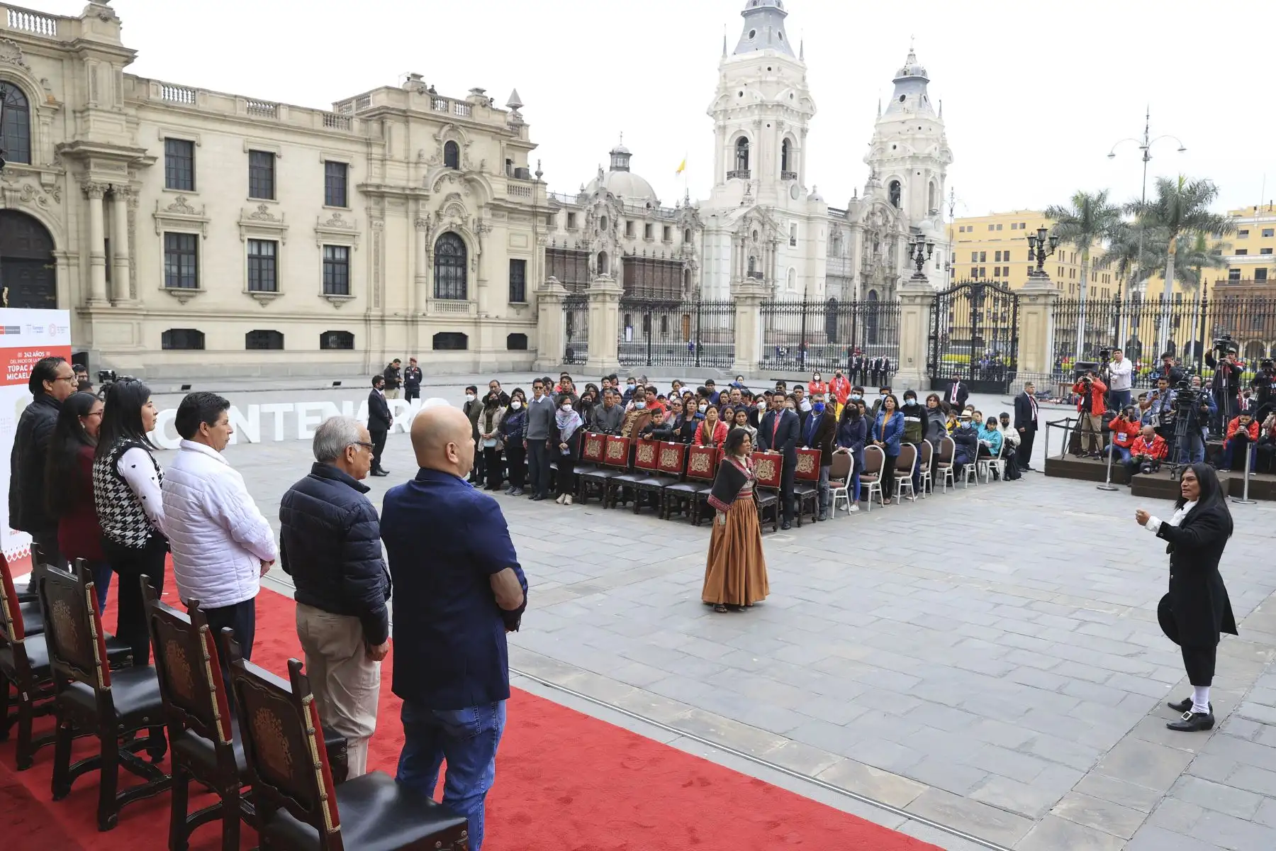 El presidente de la República, Pedro Castillo Terrones, participó en la actividad “La Cultura nos une: 242° aniversario de la rebelión de Túpac Amaru II y Micaela Bastidas”. El mandatario estuvo acompañado del Premier, Aníbal Torres Vásquez; y la ministra de Cultura, Betssy Chávez Chino. Foto: ANDINA/ Prensa Presidencia