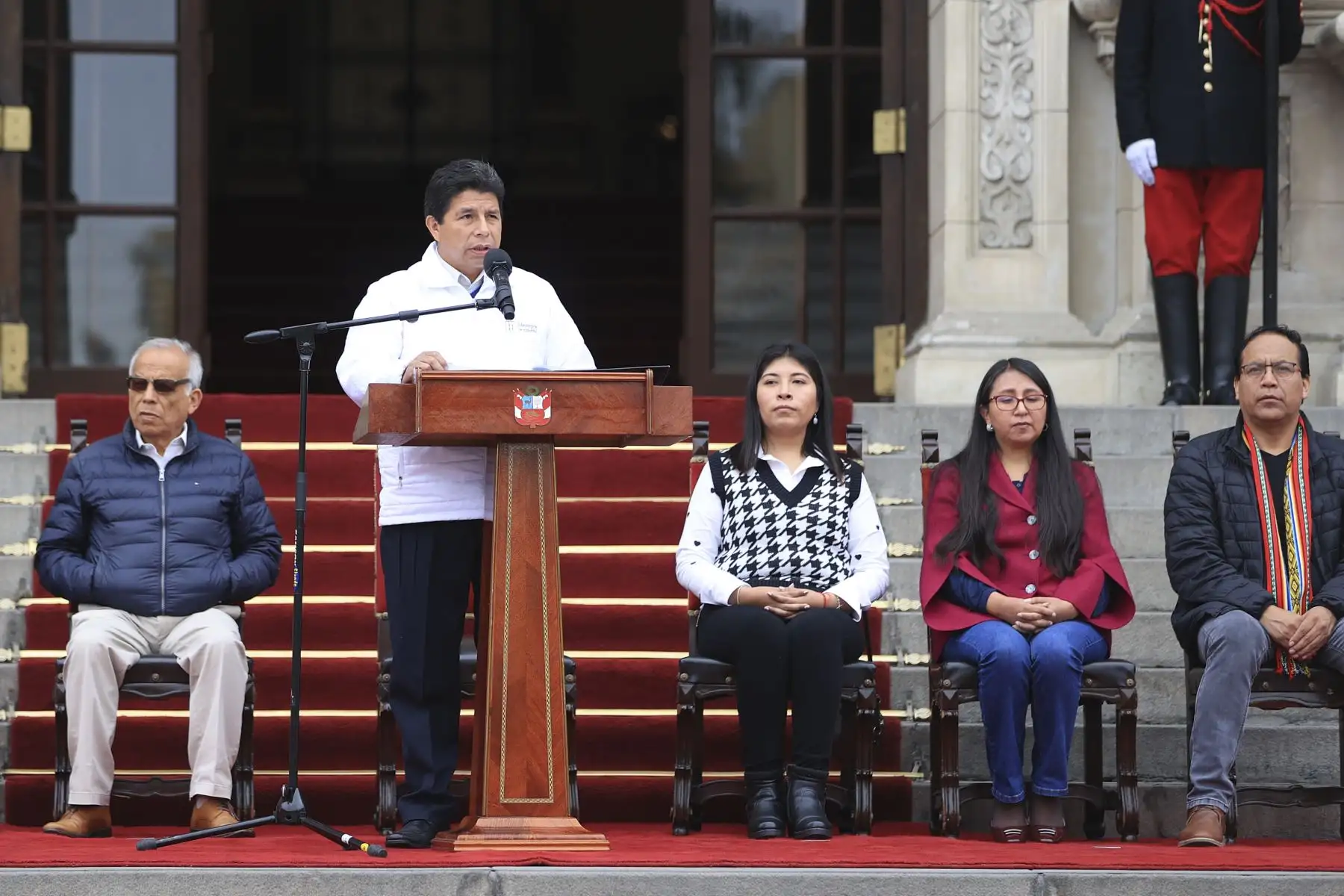 El presidente de la República, Pedro Castillo Terrones, participó en la actividad “La Cultura nos une: 242° aniversario de la rebelión de Túpac Amaru II y Micaela Bastidas”. El mandatario estuvo acompañado del Premier, Aníbal Torres Vásquez; y la ministra de Cultura, Betssy Chávez Chino. Foto: ANDINA/ Prensa Presidencia