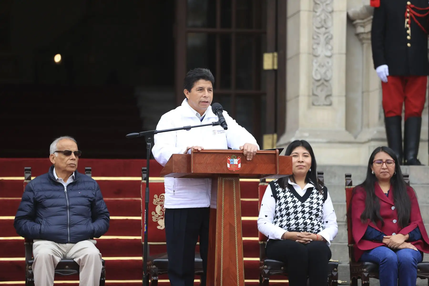 El presidente de la República, Pedro Castillo Terrones, participó en la actividad “La Cultura nos une: 242° aniversario de la rebelión de Túpac Amaru II y Micaela Bastidas”. El mandatario estuvo acompañado del Premier, Aníbal Torres Vásquez; y la ministra de Cultura, Betssy Chávez Chino. Foto: ANDINA/ Prensa Presidencia