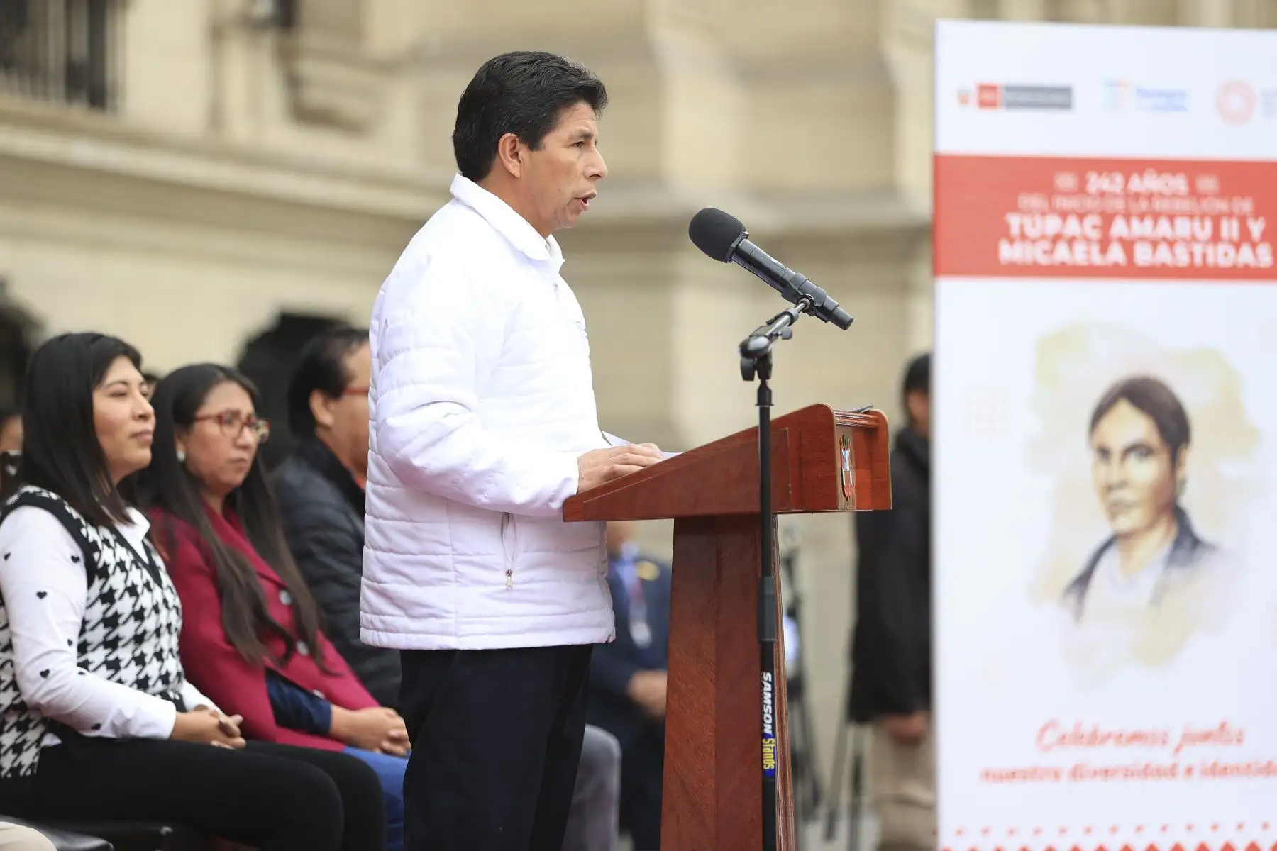 El presidente de la República, Pedro Castillo Terrones, participó en la actividad “La Cultura nos une: 242° aniversario de la rebelión de Túpac Amaru II y Micaela Bastidas”. El mandatario estuvo acompañado del Premier, Aníbal Torres Vásquez; y la ministra de Cultura, Betssy Chávez Chino. Foto: ANDINA/ Prensa Presidencia