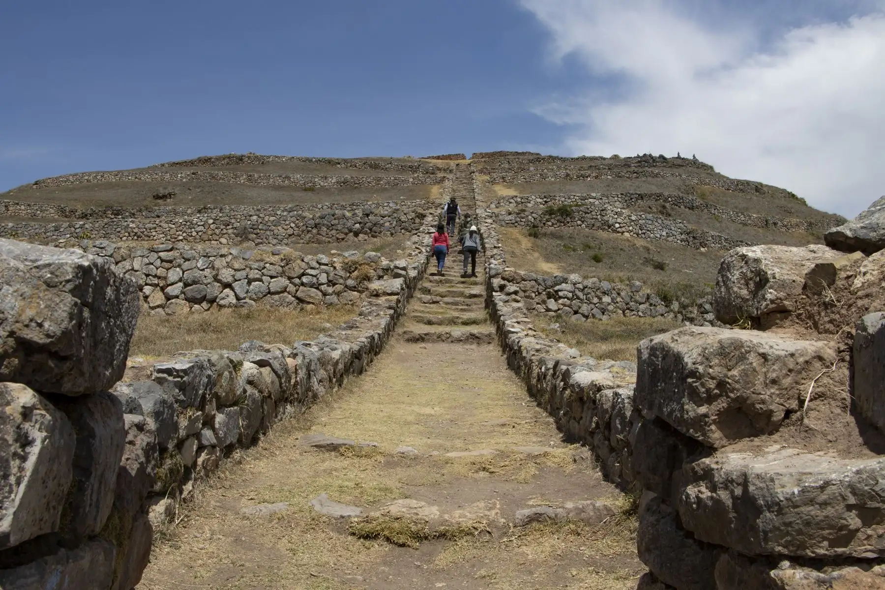 El centro ceremonial chanka Sóndor está formado por explanadas, andenes, muros, conjuntos habitacionales y pequeños recintos de piedra. Foto: ANDINA/Braian Reyna