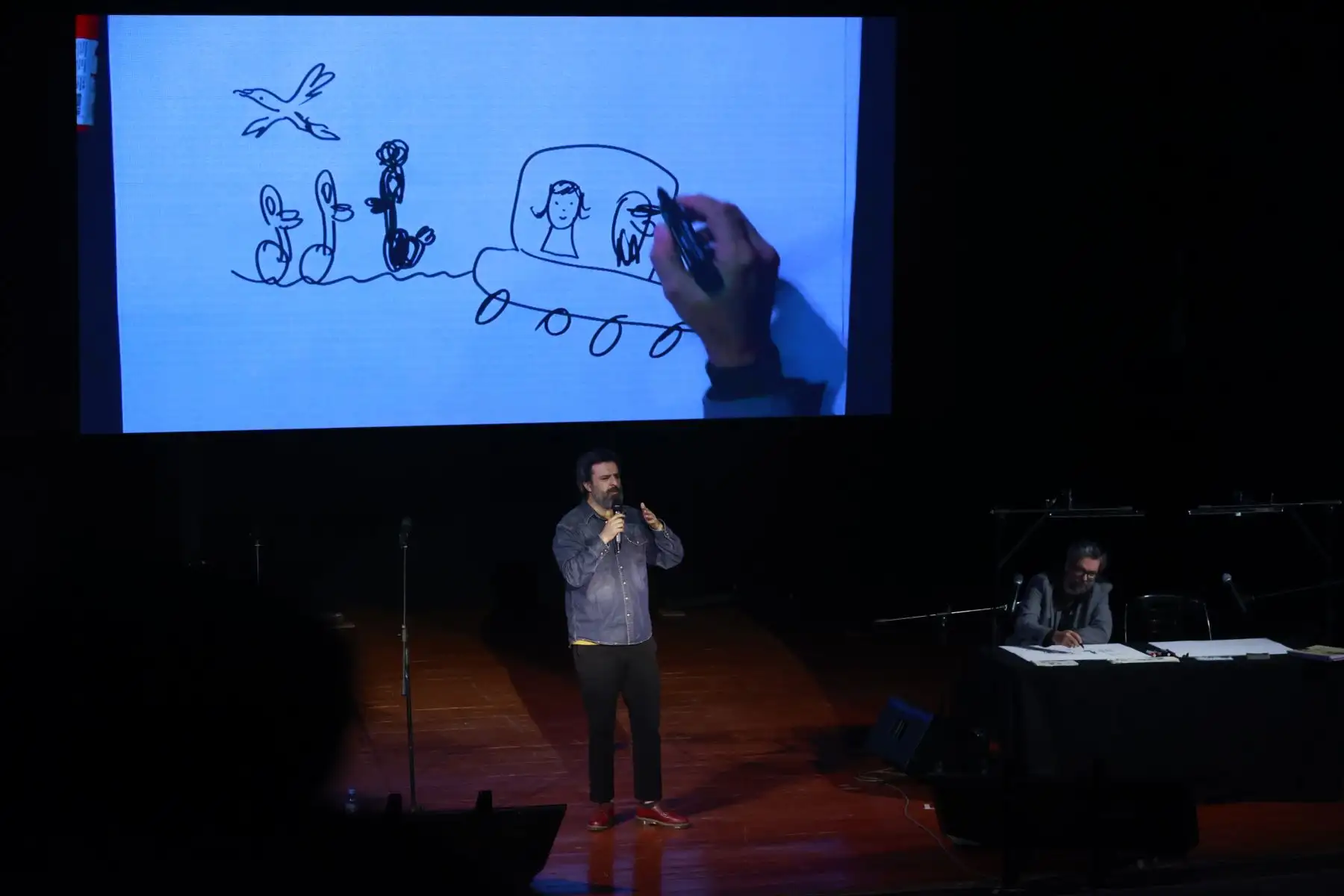 Standup ilustrado de Liniers y Montt tuvo gran acogida por el publico arequipeño. Foto: ANDINA/Melina Mejía