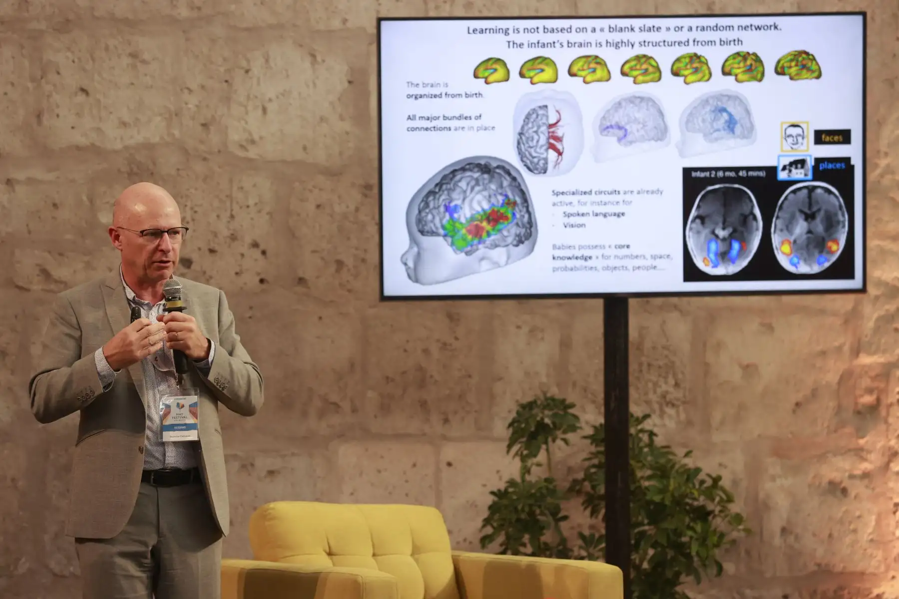 Como aprende el cerebro humano es la conferencia que ofreció el presidente del Consejo Cientifico de Educación Nacional de Francia, Stanislas Dehaene . Foto: ANDINA/Melina Mejía