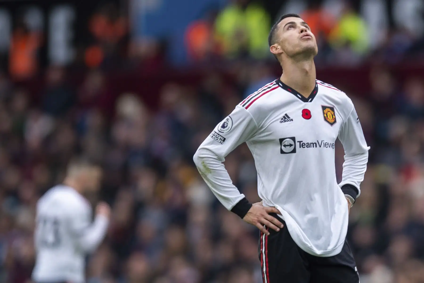 Cristiano Ronaldo del Manchester United reacciona durante el partido frente al Aston Villa por a Premier League. Foto: EFE