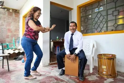 Ronald Martínez More , de 27 años, aprendió a tocar instrumentos en la Oficina Municipal de Atención a las Personas con Discapacidad (Omaped), de Piura, lugar al que asiste desde 2016.