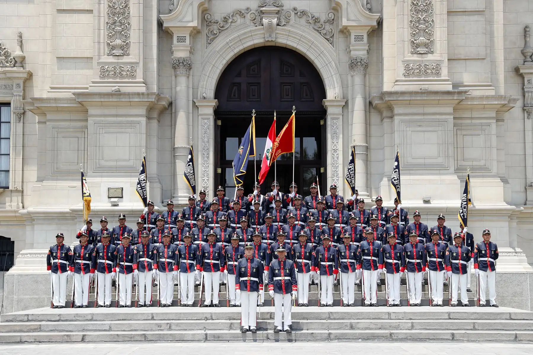 La Marina de Guerra del Perú encabezó esta mañana el tradicional Cambio de Guardia en Palacio de Gobierno. Foto: ANDINA/Prensa Presidencia