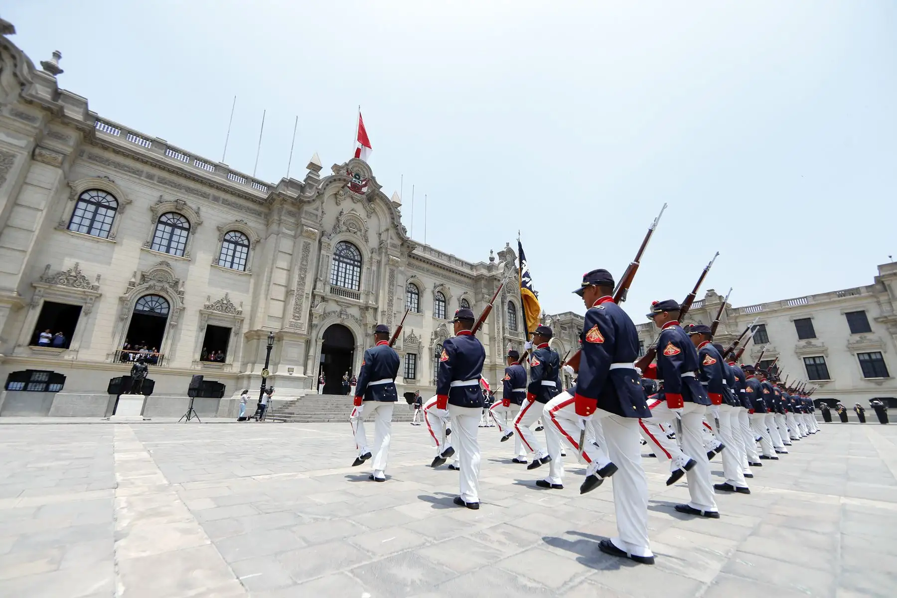La Marina de Guerra del Perú encabezó esta mañana el tradicional Cambio de Guardia en Palacio de Gobierno. Foto: ANDINA/Prensa Presidencia
