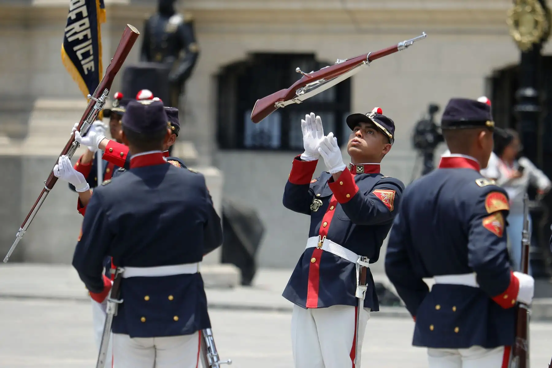 La Marina de Guerra del Perú encabezó esta mañana el tradicional Cambio de Guardia en Palacio de Gobierno. Foto: ANDINA/Prensa Presidencia
