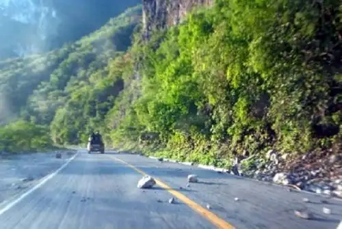 Las piedras de menor grado cayeron en las vías Tacna -Tarata, Curibaya, Candarave y carretera Collpa- La Paz, sin  que esto restrinja el tránsito, ANDINA/Difusión