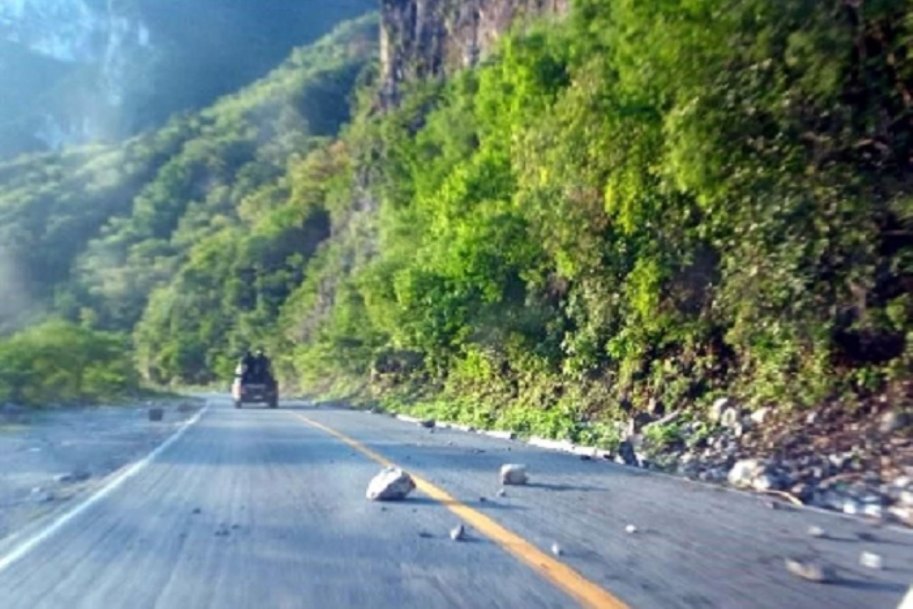 Las piedras de menor grado cayeron en las vías Tacna -Tarata, Curibaya, Candarave y carretera Collpa- La Paz, sin  que esto restrinja el tránsito, ANDINA/Difusión