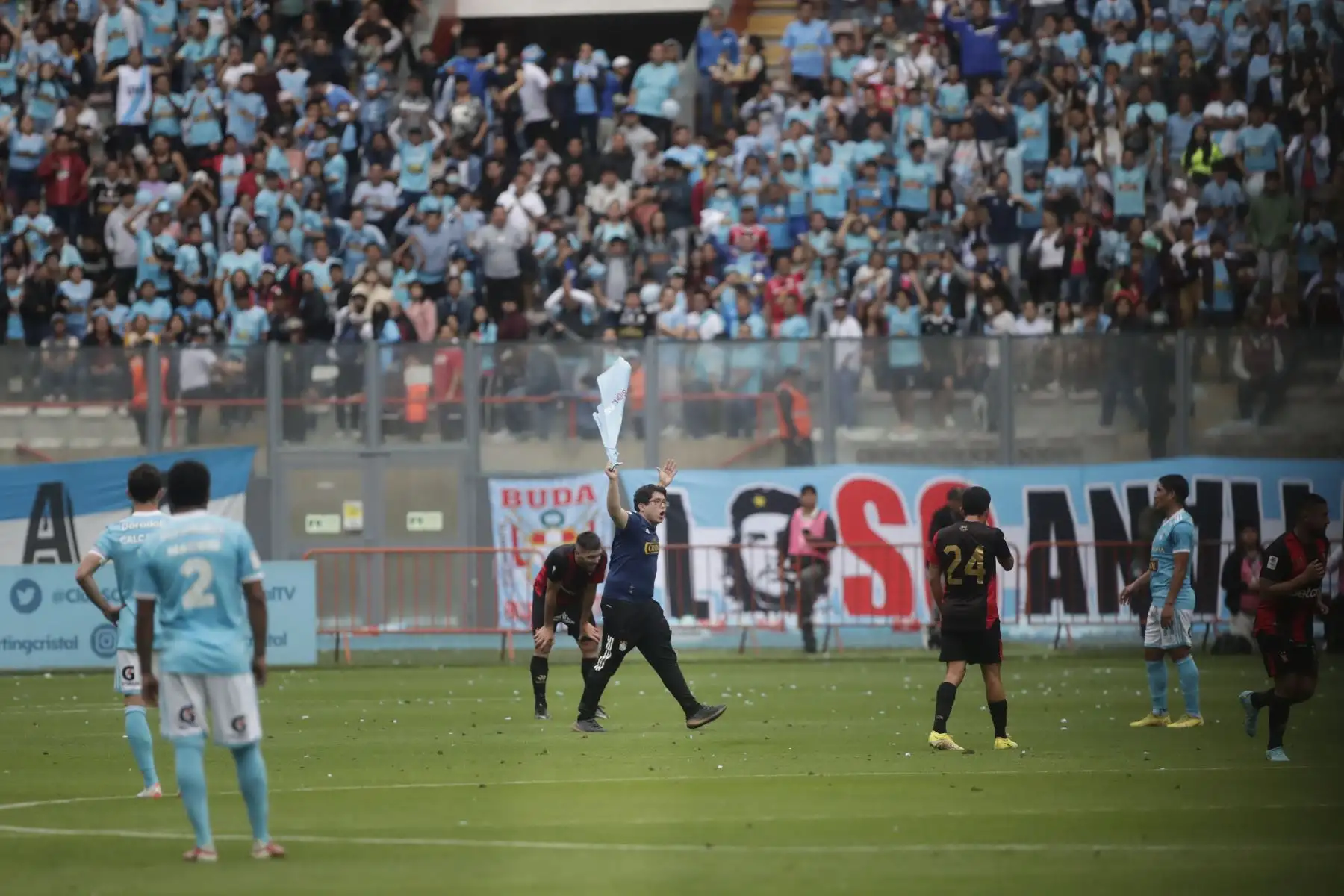 Melgar derrotó 2 a 0 a Sporting Cristal y jugará la final nacional con Alianza Lima.

Foto: ANDINA/Juan Carlos Guzmán