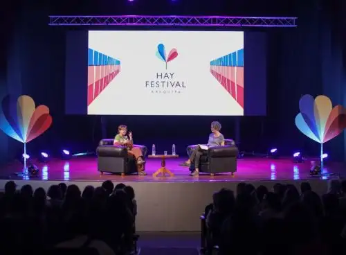 El Hay Festival Arequipa fue un éxito total y el certamen cultural recibió más de 25,000 asistentes que abarrotaron todas las actividades presenciales que se organizaron en la Ciudad Blanca. Foto: ANDINA/difusión.