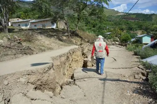 Durante más de siete meses, Save the Children brindó alojamiento a las familias damnificadas y atendió necesidades urgentes como la falta de agua y servicios higiénicos en los campamentos.