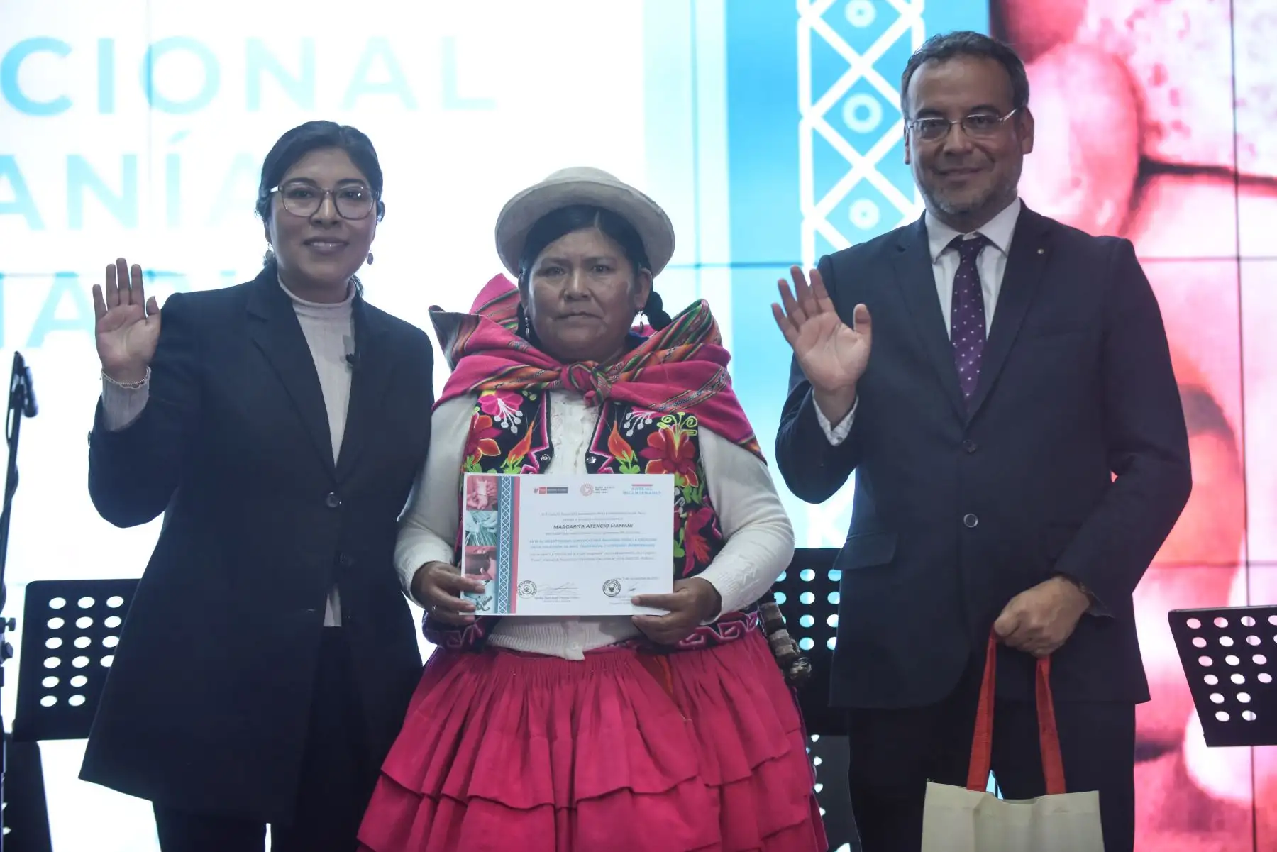 Estas creaciones de artesanos y artistas tradicionales de regiones fueron recibidas hoy por el Proyecto Especial Bicentenario del Ministerio de Cultura para su custodia y posterior exhibición. Foto: Proyecto Especial Bicentenario