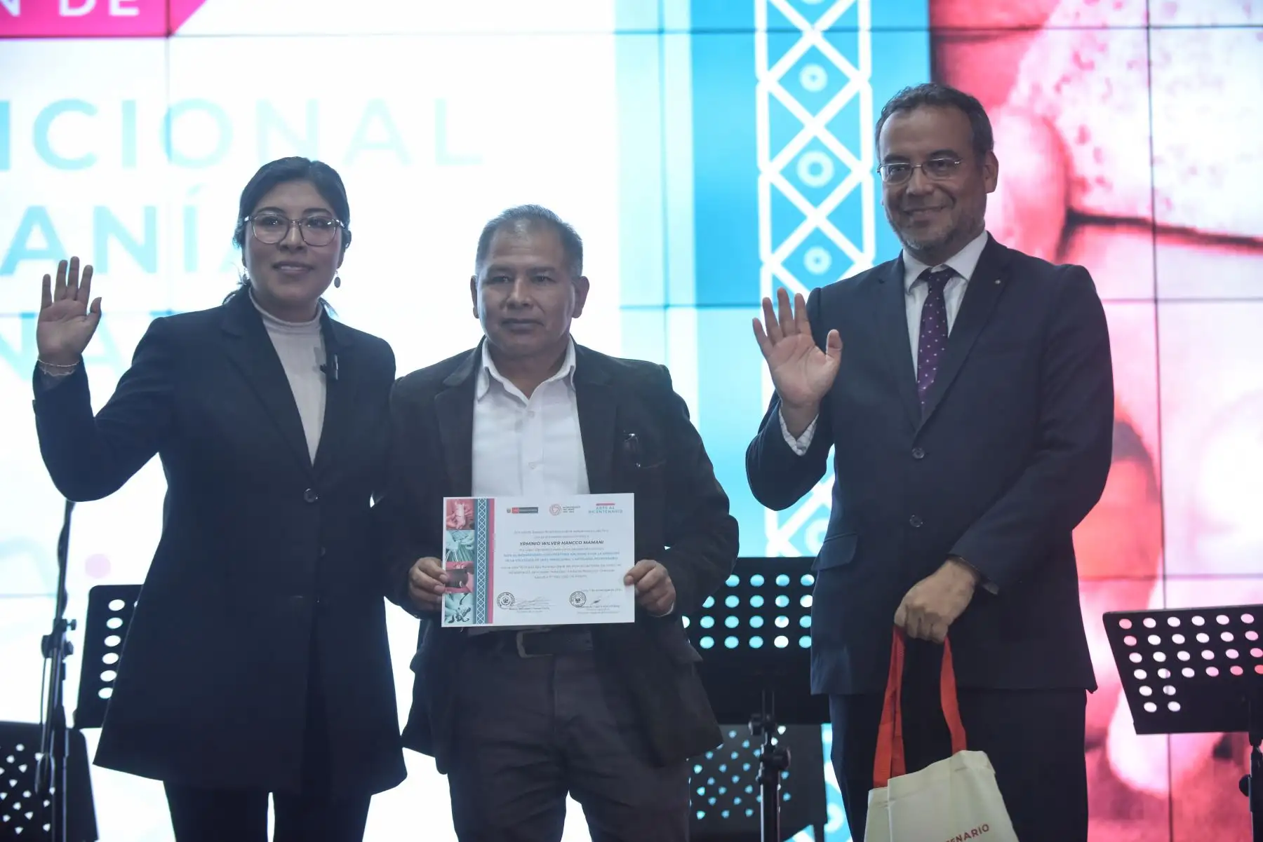 Estas creaciones de artesanos y artistas tradicionales de regiones fueron recibidas hoy por el Proyecto Especial Bicentenario del Ministerio de Cultura para su custodia y posterior exhibición. Foto: Proyecto Especial Bicentenario