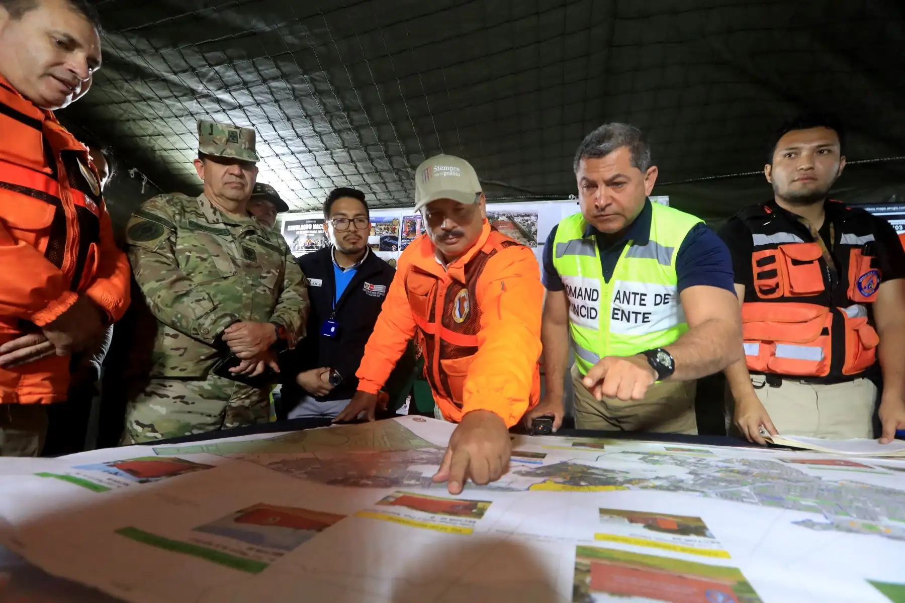 Ministro de Defensa, Daniel Barragán  supervisa maniobras en el simulacro Nacional Multipeligro. Foto: ANDINA/MINDEF