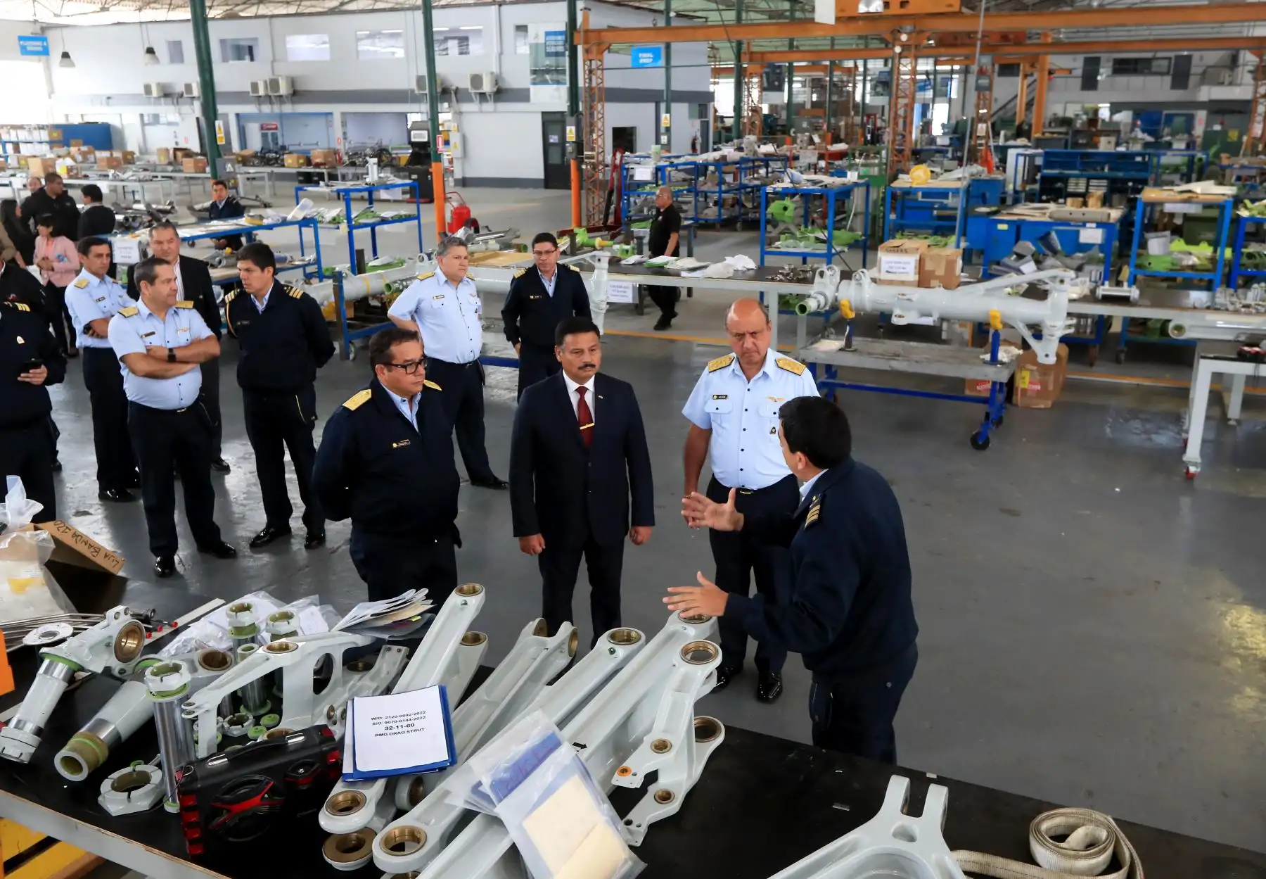 El ministro de Defensa, Daniel Barragán, visitó hoy el Servicio de Mantenimiento del Perú - SEMAN SAC, para constatar las capacidades de los servicios en mantenimiento y reparación de las aeronaves. Foto: ANDINA/Mindef