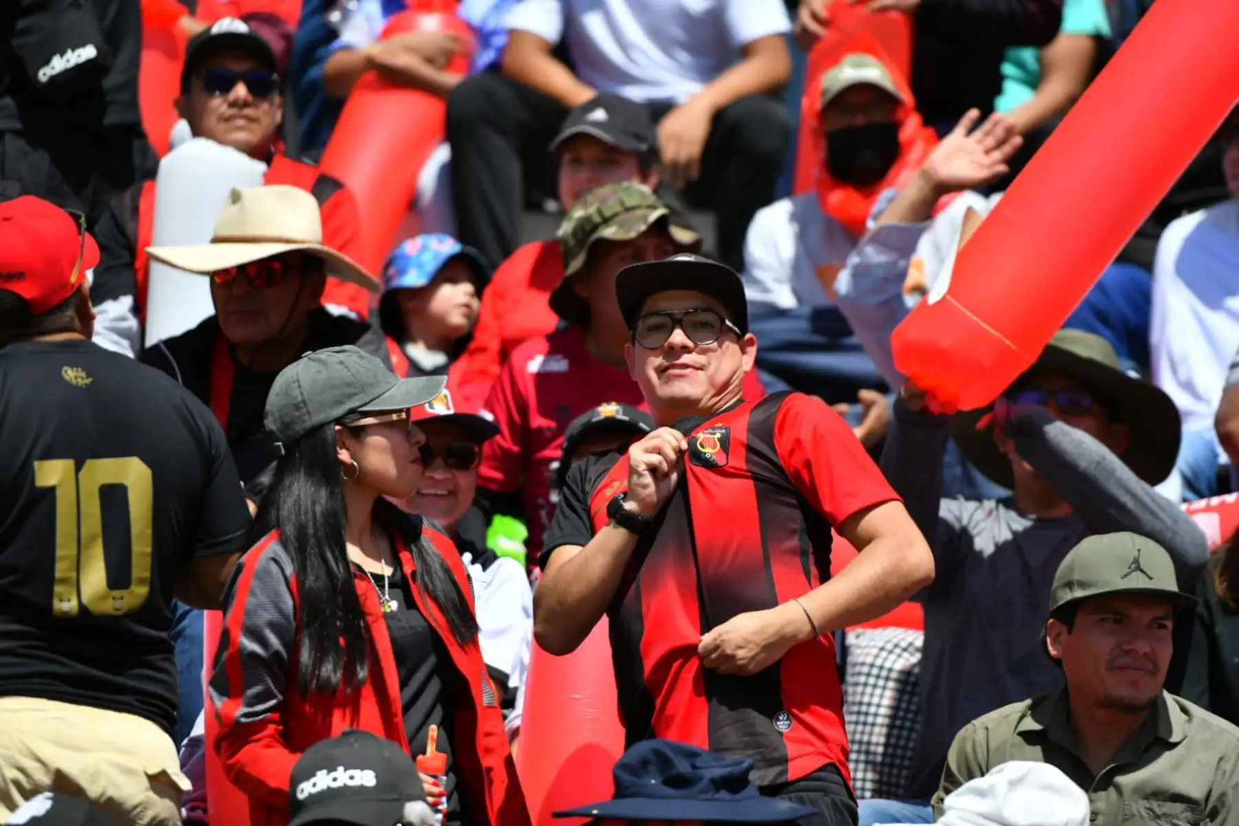 Un ambiente de fiesta deportiva se vive hoy en la ciudad de Arequipa, por el trascendental partido que protagonizarán los equipos de FBC Melgar y Alianza Lima por el encuentro de ida de la final de la Liga 1 que se disputará en el estadio de la UNSA. Foto: Cortesía/Diego Ramos