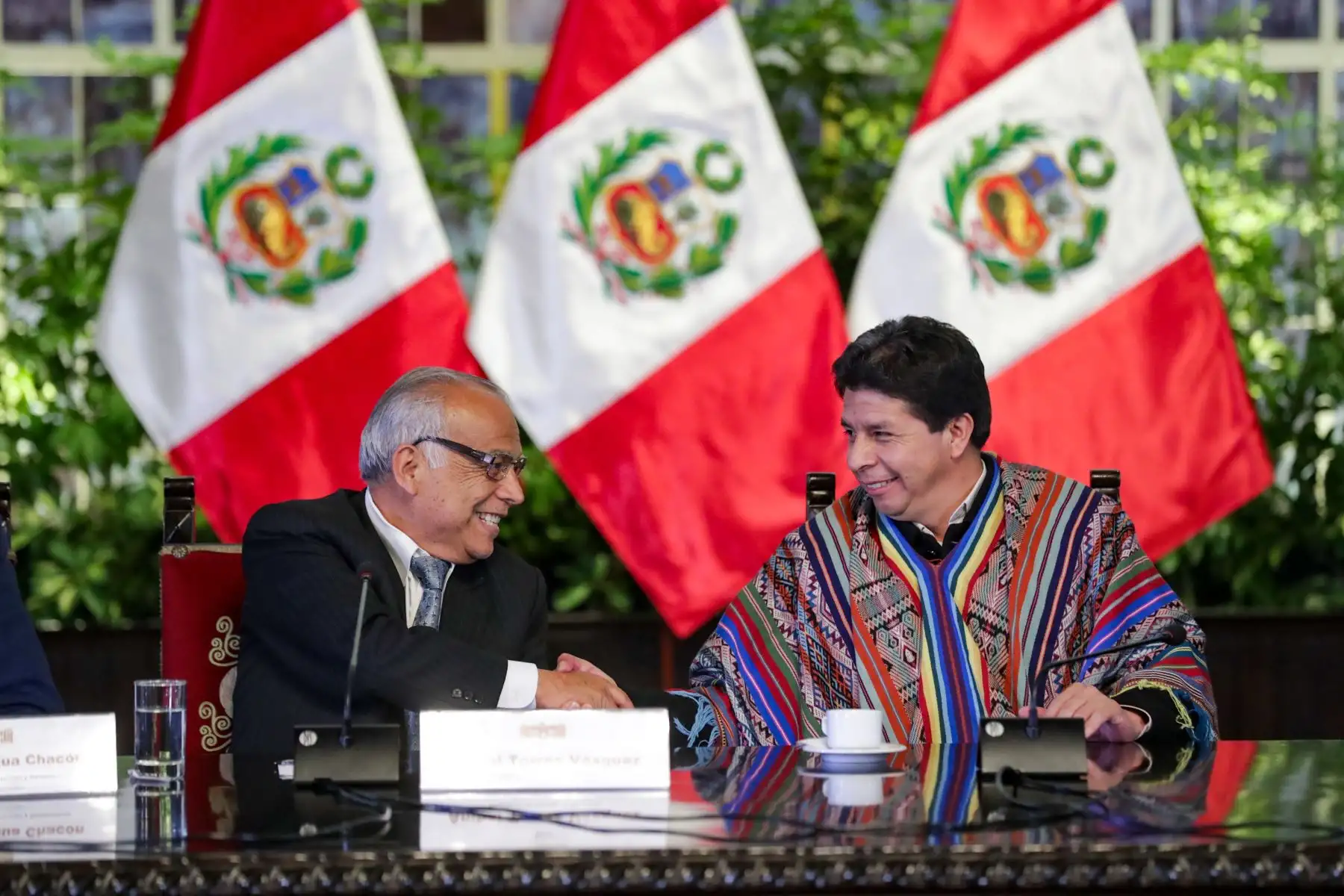 En Palacio de Gobierno, el premier Aníbal Torres, junto con ministros de Estado, acompañan al presidente Pedro Castillo en el encuentro con alcaldes electos de la región Arequipa.

Foto:ANDINA/PCM