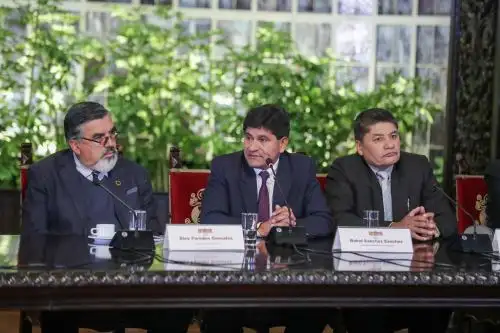 La autoridad regional participó en Palacio de Gobierno en el encuentro con alcaldes distritales y provinciales electos de Arequipa. Foto: ANDINA/Difusión