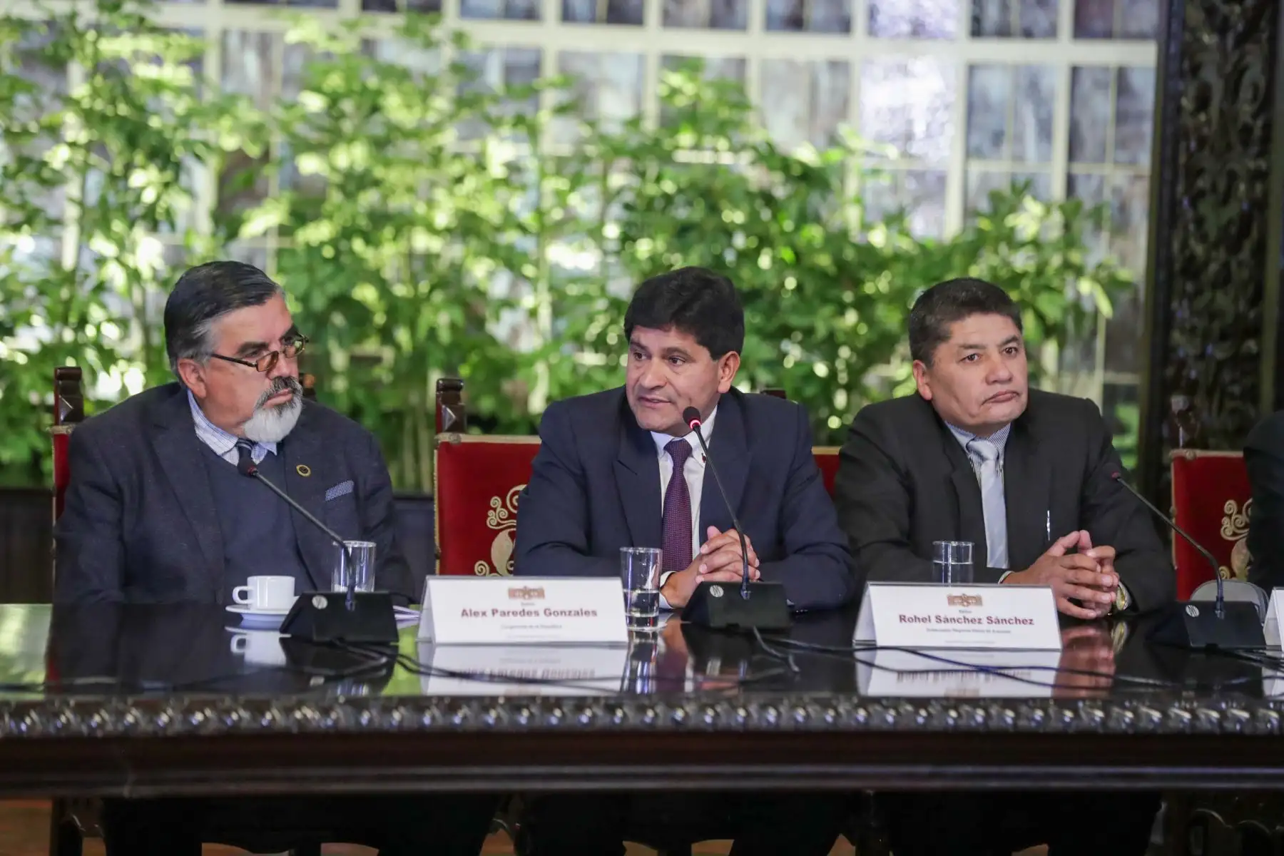 En Palacio de Gobierno, el premier Aníbal Torres, junto con ministros de Estado, acompañan al presidente Pedro Castillo en el encuentro con alcaldes electos de la región Arequipa.

Foto:ANDINA/PCM