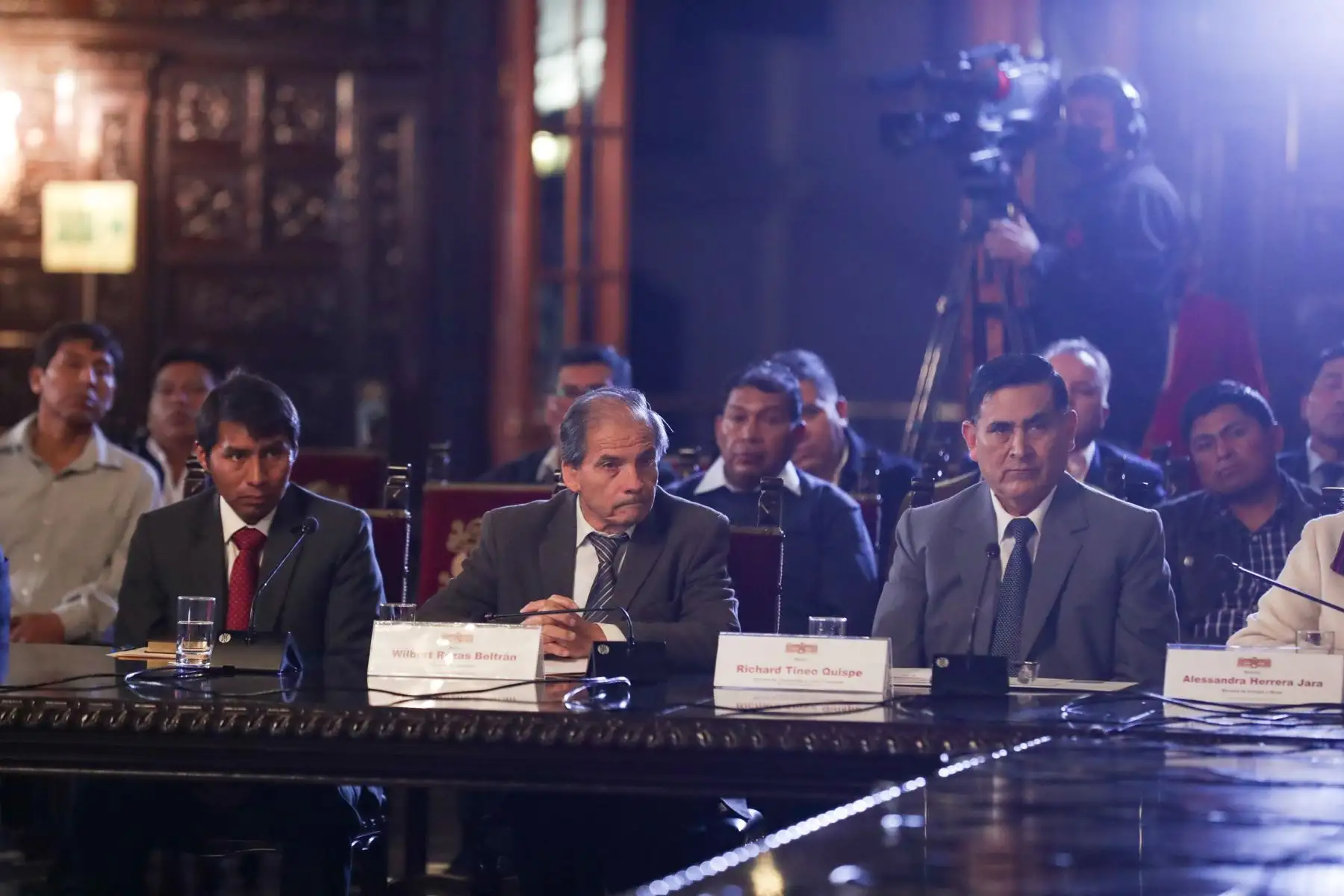 En Palacio de Gobierno, el premier Aníbal Torres, junto con ministros de Estado, acompañan al presidente Pedro Castillo en el encuentro con alcaldes electos de la región Arequipa.

Foto:ANDINA/PCM