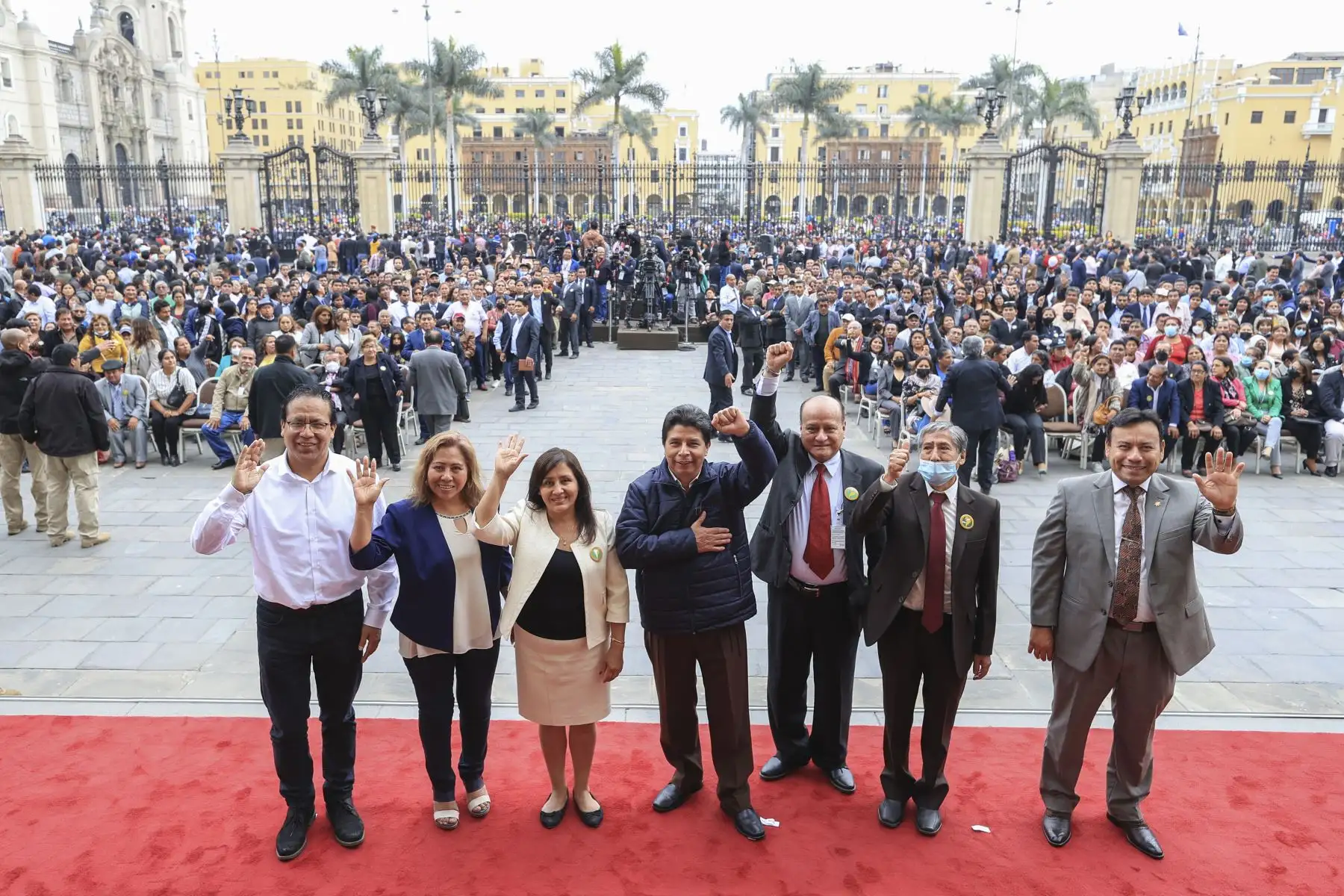 Presidente Pedro Castillo sostuvo reunión con dirigentes de la Confederación Nacional de Trabajadores Estatales y Coordinadora Nacional de Micro Empresarios Estatales del Perú.

Foto: ANDINA/Presidencia