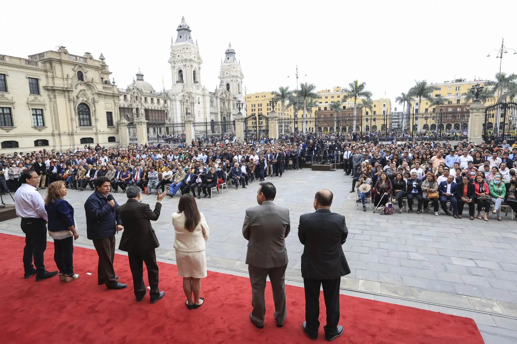 Presidente Pedro Castillo sostuvo reunión con dirigentes de la Confederación Nacional de Trabajadores Estatales y Coordinadora Nacional de Micro Empresarios Estatales del Perú.

Foto: ANDINA/Presidencia