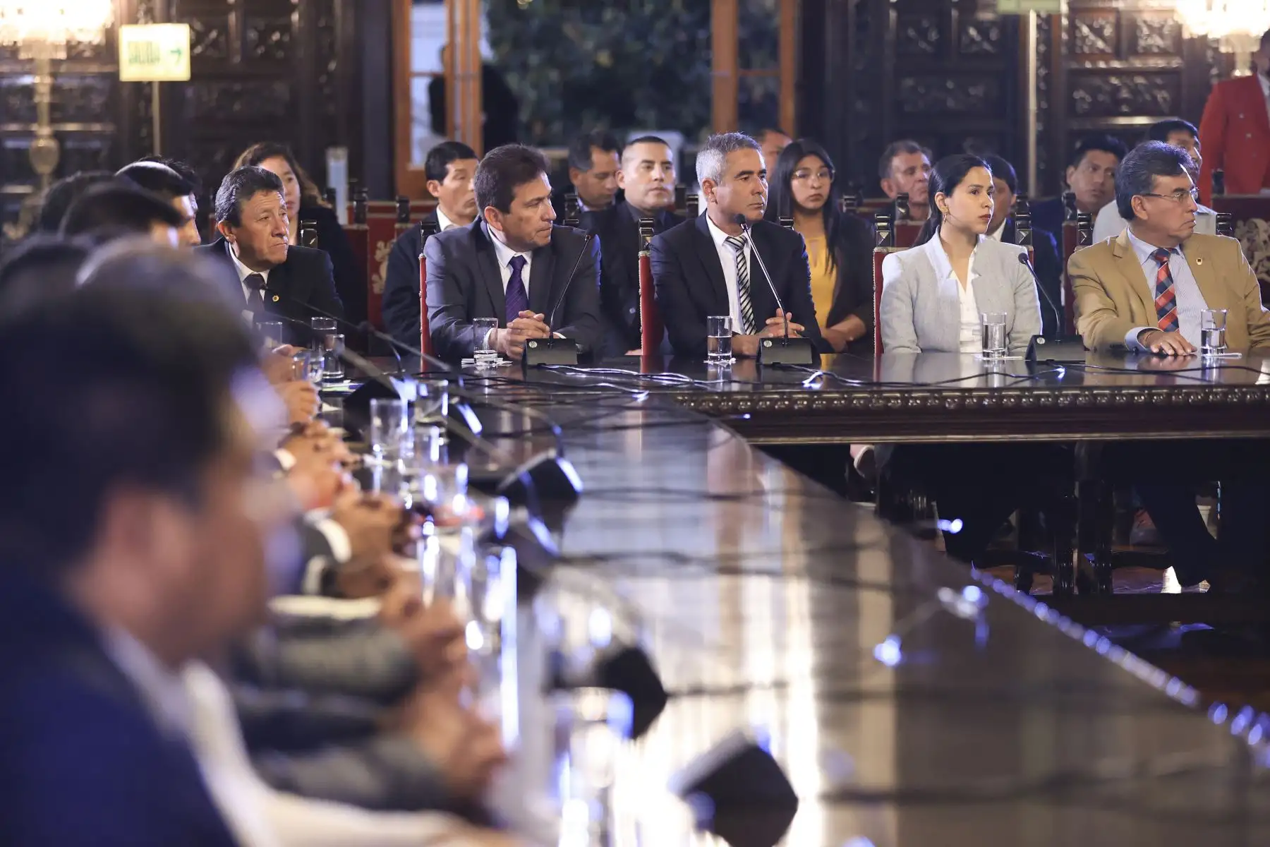 Presidente de la República, Pedro Castillo, sostuvo encuentro con ministros de Estado y alcaldes electos de la región Arequipa

Foto: ANDINA/Presidencia