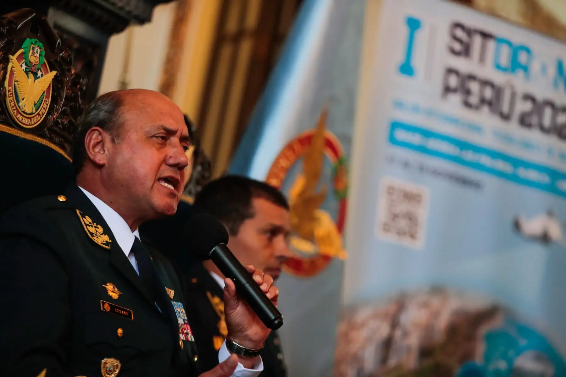 La conferencia de prensa contó con la presencia del Comandante General de la FAP, Alfonso Artadi Saletti, el Comandante de la Base Aérea Las Palmas, Martin Cangahuala Allain, y el Director de Información e Intereses Aereoespaciales, Luis Brignardello Aguirre, quienes compartieron con los presentes todos detalles acerca de SITDRONE 2022. Foto: ANDINA/ Carlos Lezama Villantoy