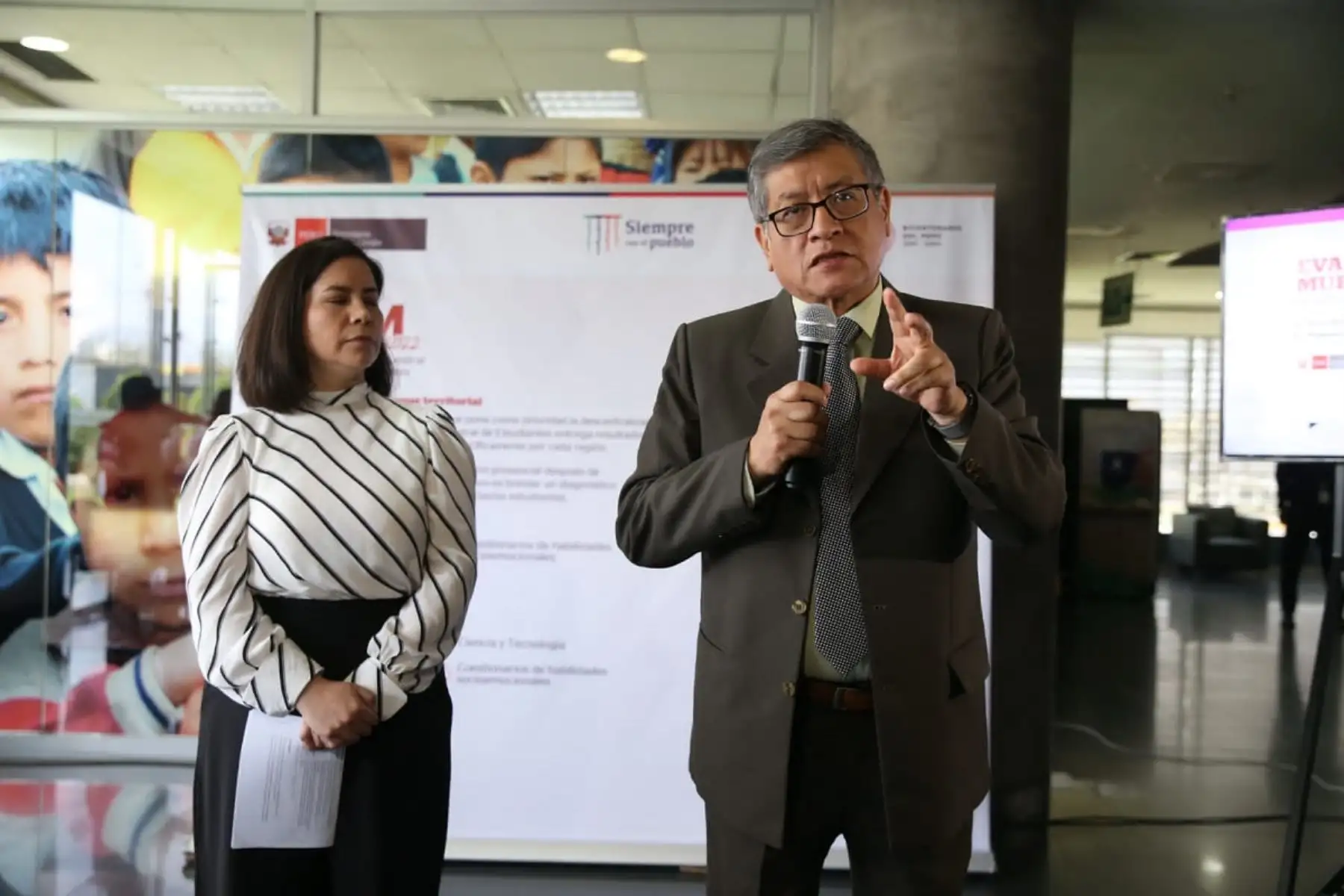 Ministro de Educación, Rosendo Serna