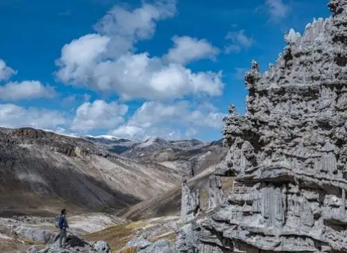 Libros publicados por el Minam revelan cómo las costumbres y vivencias de las comunidades campesinas de Cusco, situadas cerca de la laguna Piuray y del nevado Quelccaya, conservan el agua proveniente de las montañas.