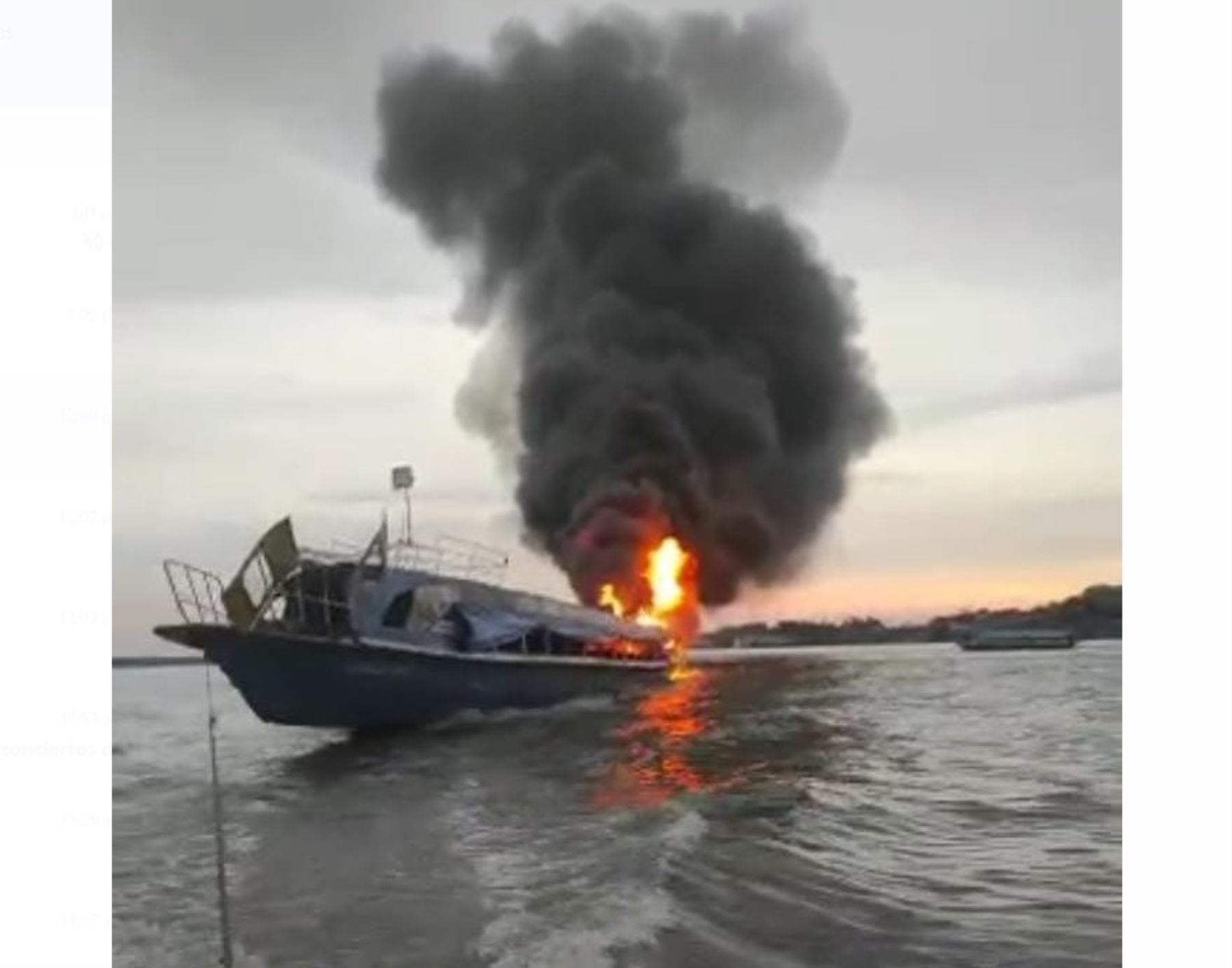 Tres heridos por quemaduras dejó anoche el incendio de una embarcación en el río Ucayali, cerca del puerto de Pucallpa, región Ucayali. ANDINA/Difusión