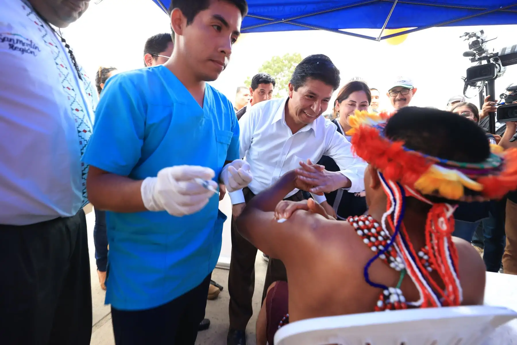 Presidente Castillo en Moyobamba, entrega cheque al beneficiario 200 000 de FertiAbono; tres ambulancias a la DIRESA San Martín; y 15 camionetas, 45 motocicletas y 3 deslizadores a las rondas campesinas.

Foto: ANDINA/Prensa Presidencia