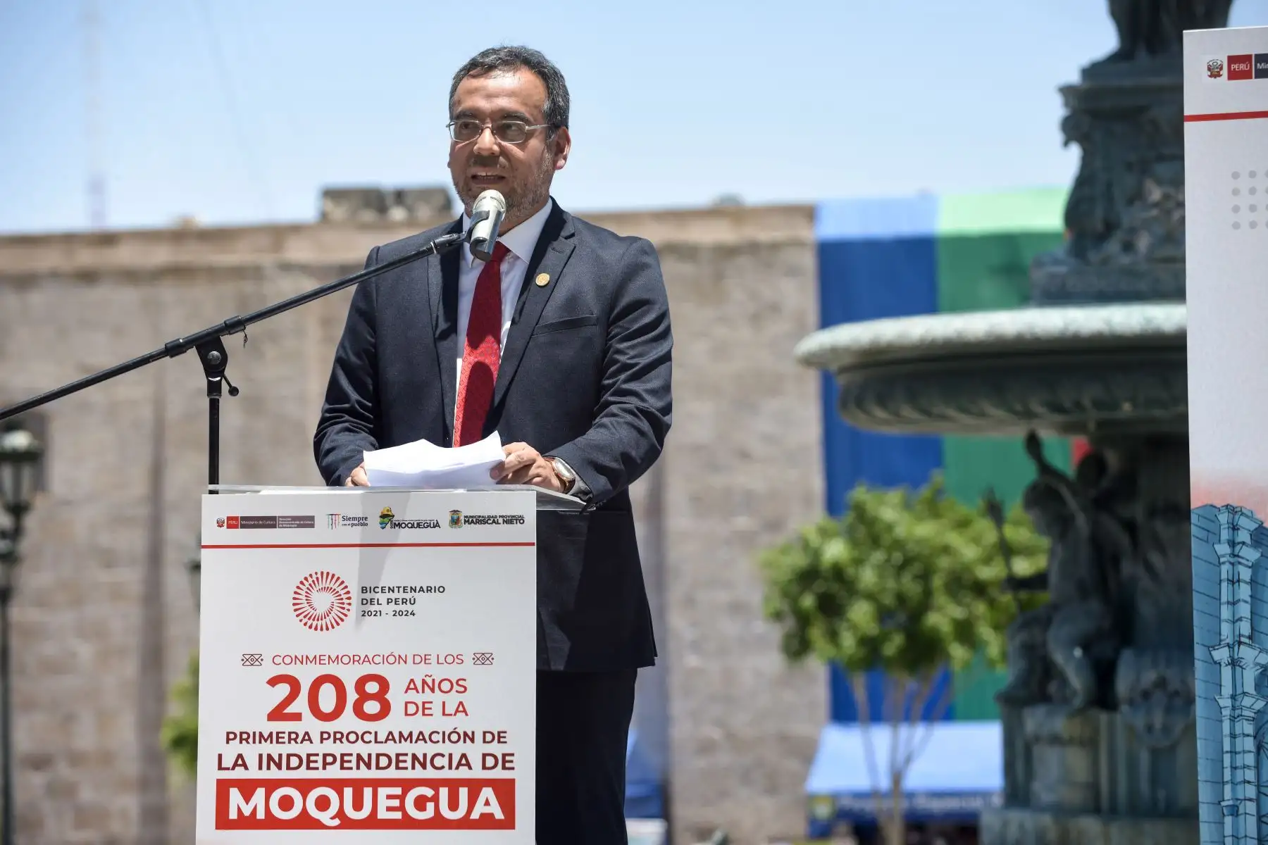 Proyecto Especial Bicentenario entregó a Moquegua escultura y placa por 208 años de su primera proclamación de independencia.  Foto: ANDINA/Proyecto Especial Bicentenario