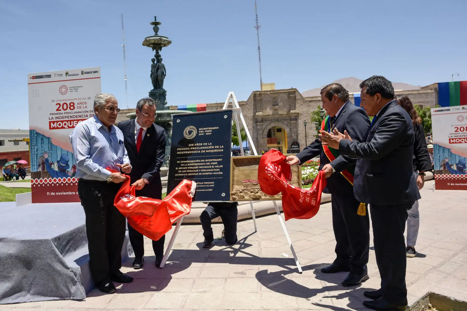 Proyecto Especial Bicentenario entregó a Moquegua escultura y placa por 208 años de su primera proclamación de independencia.  Foto: ANDINA/Proyecto Especial Bicentenario