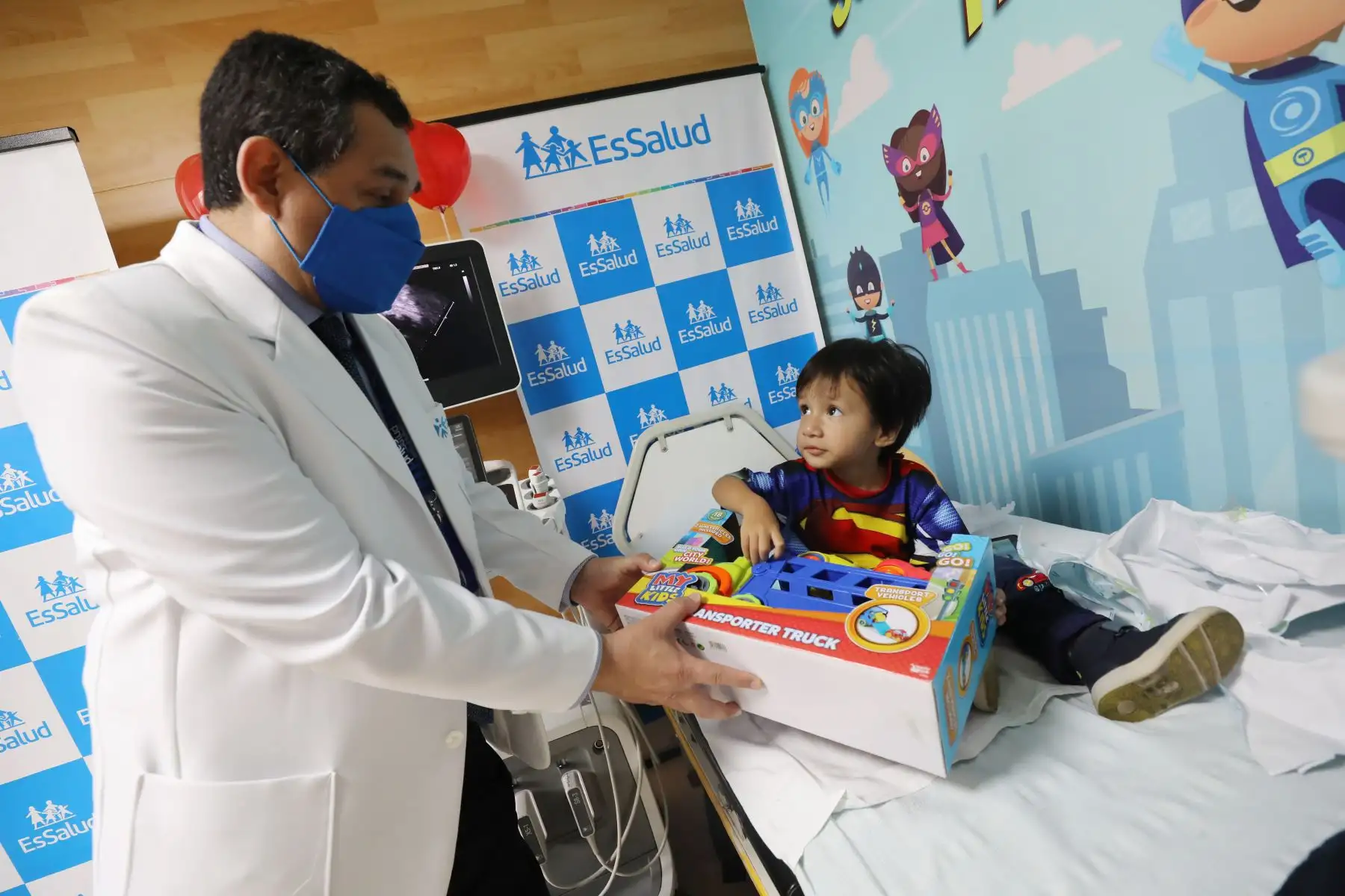 El Seguro Social de Salud (EsSalud) salvó la vida de un niño de dos años de edad a través de una cirugía de alta complejidad, donde un equipo de médicos del Instituto Nacional Cardiovascular (Incor) le extirpó un tumor del corazón.

Foto: ANDINA/ESSALUD