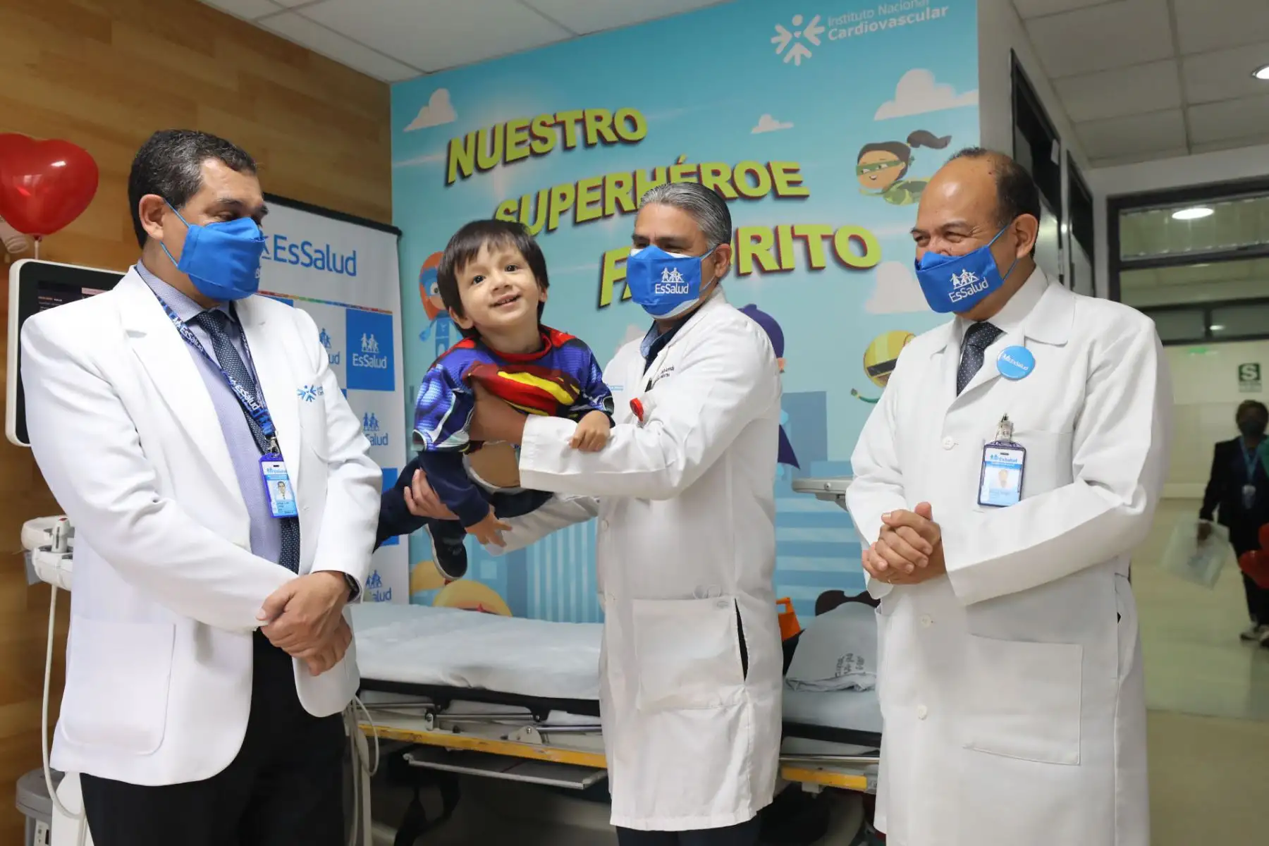 El Seguro Social de Salud (EsSalud) salvó la vida de un niño de dos años de edad a través de una cirugía de alta complejidad, donde un equipo de médicos del Instituto Nacional Cardiovascular (Incor) le extirpó un tumor del corazón.

Foto: ANDINA/ESSALUD