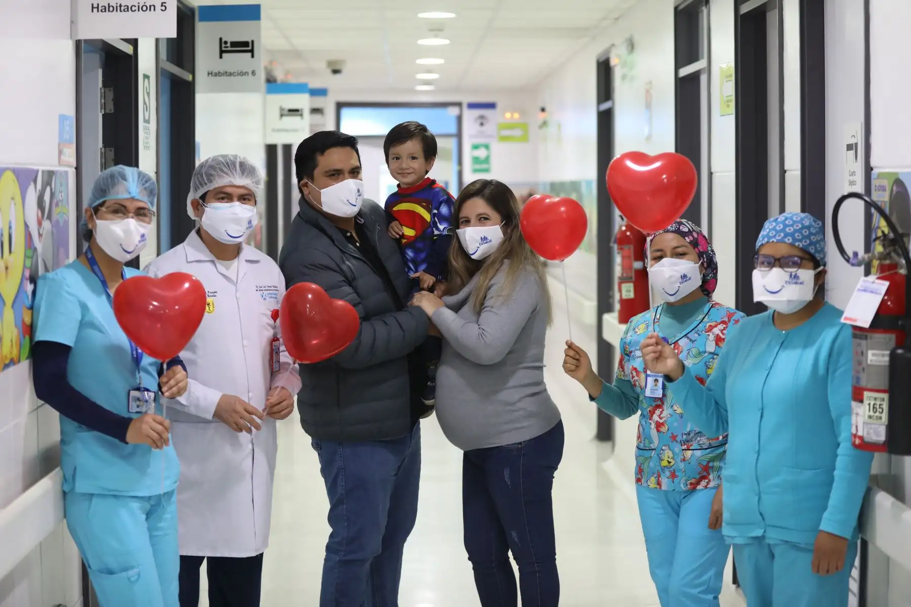 El Seguro Social de Salud (EsSalud) salvó la vida de un niño de dos años de edad a través de una cirugía de alta complejidad, donde un equipo de médicos del Instituto Nacional Cardiovascular (Incor) le extirpó un tumor del corazón.

Foto: ANDINA/ESSALUD
