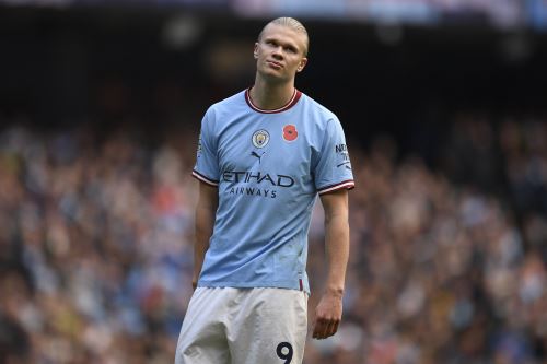 El delantero noruego del Manchester City, Erling Haaland, reacciona durante el partido de la Premier League. Foto: AFP