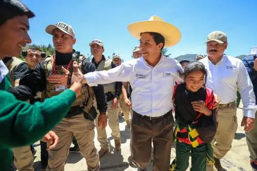 Presidente Pedro Castillo en la IE Juan Velasco, de Cajamarca. Foto: ANDINA/Prensa Presidencia.