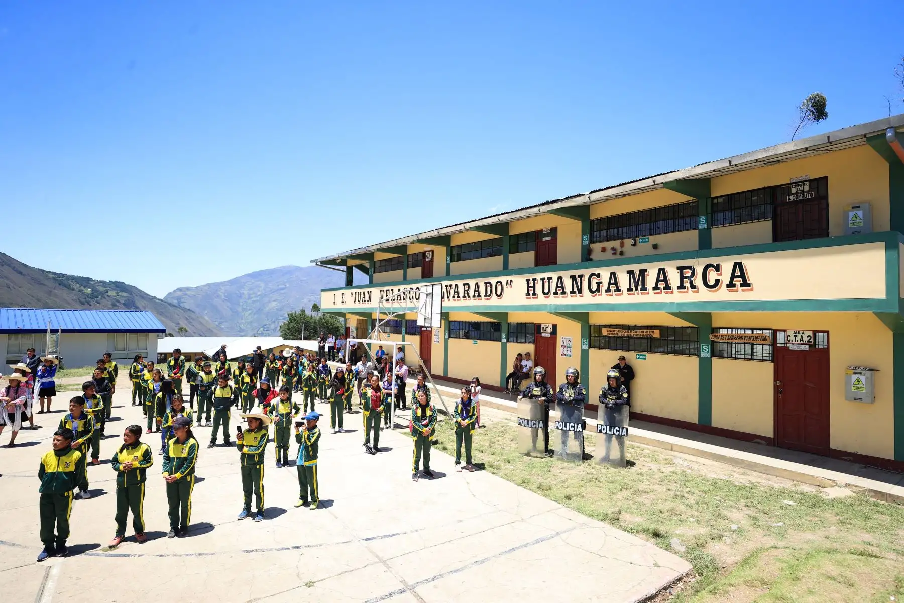 El presidente de la República, Pedro Castillo, visitó colegio Juan Velasco Alvarado del centro poblado de Huangamarca, en la región Cajamarca. Foto: ANDINA/Prensa Presidencia