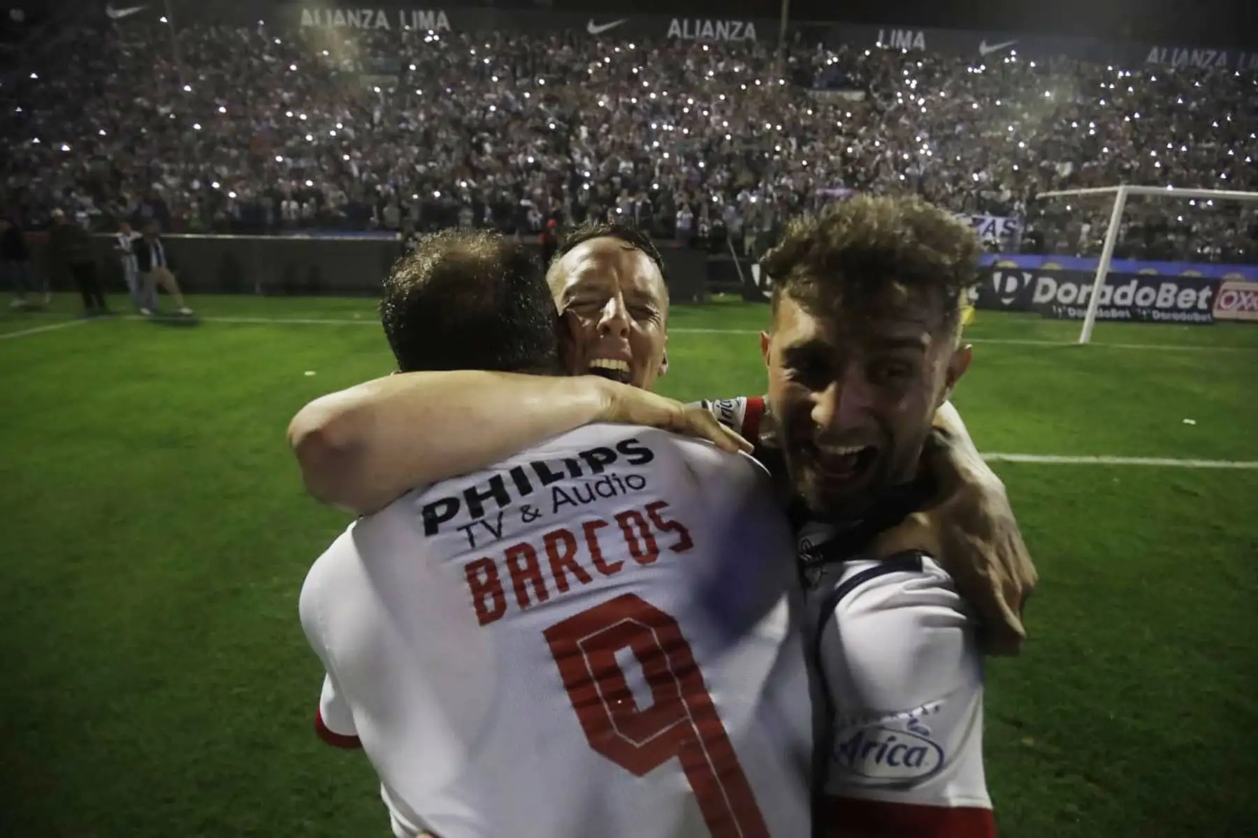Alianza Lima se lleva la copa de la liga 1 tras vencer a Melgar de Arequipa. Foto: ANDINA/Juan Carlos Guzmán