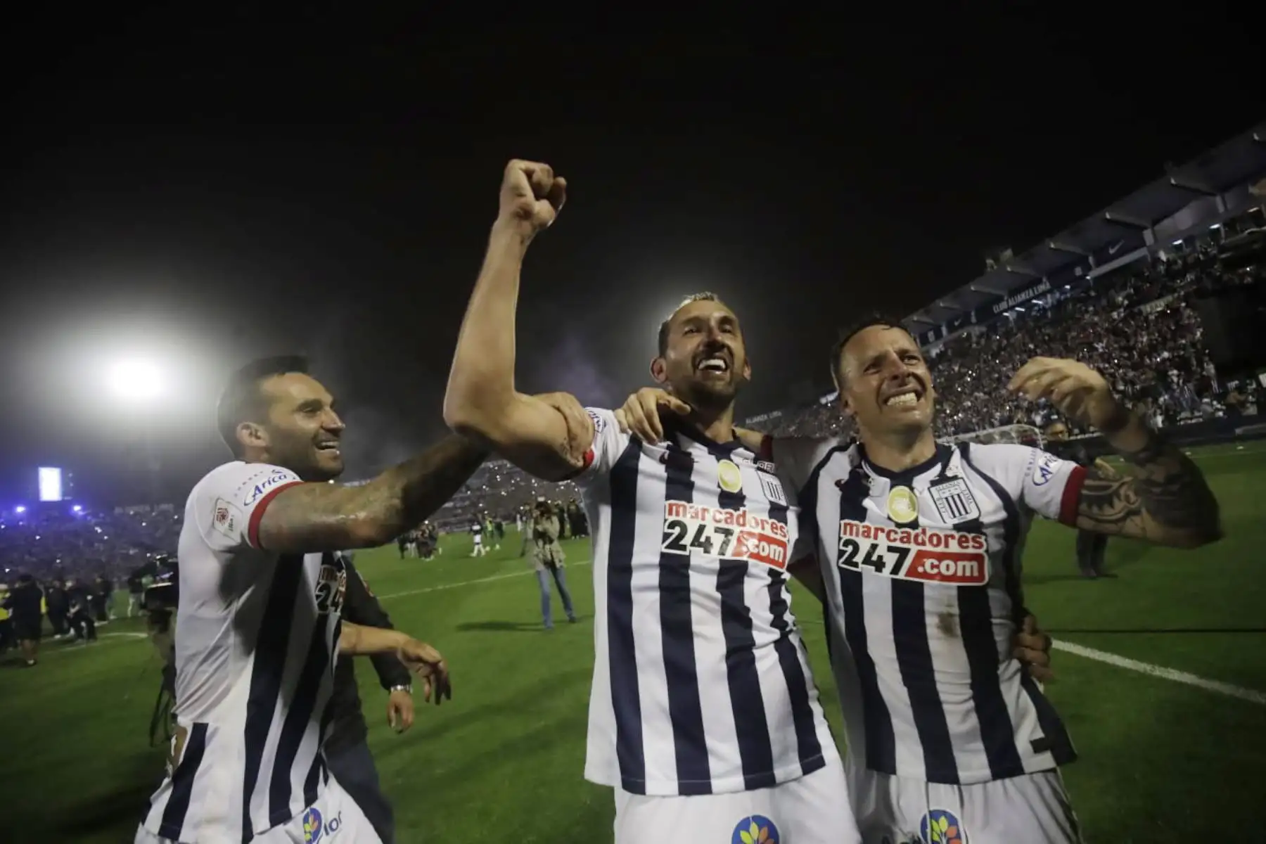 Alianza Lima se lleva la copa de la liga 1 tras vencer a Melgar de Arequipa. Foto: ANDINA/Juan Carlos Guzmán