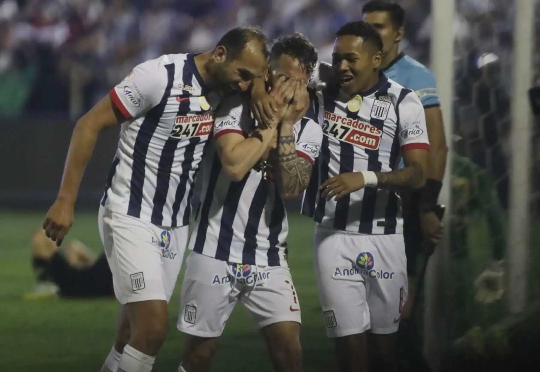 Alianza Lima se lleva la copa de la liga 1 tras vencer a Melgar de Arequipa. Foto: ANDINA/Juan Carlos Guzmán