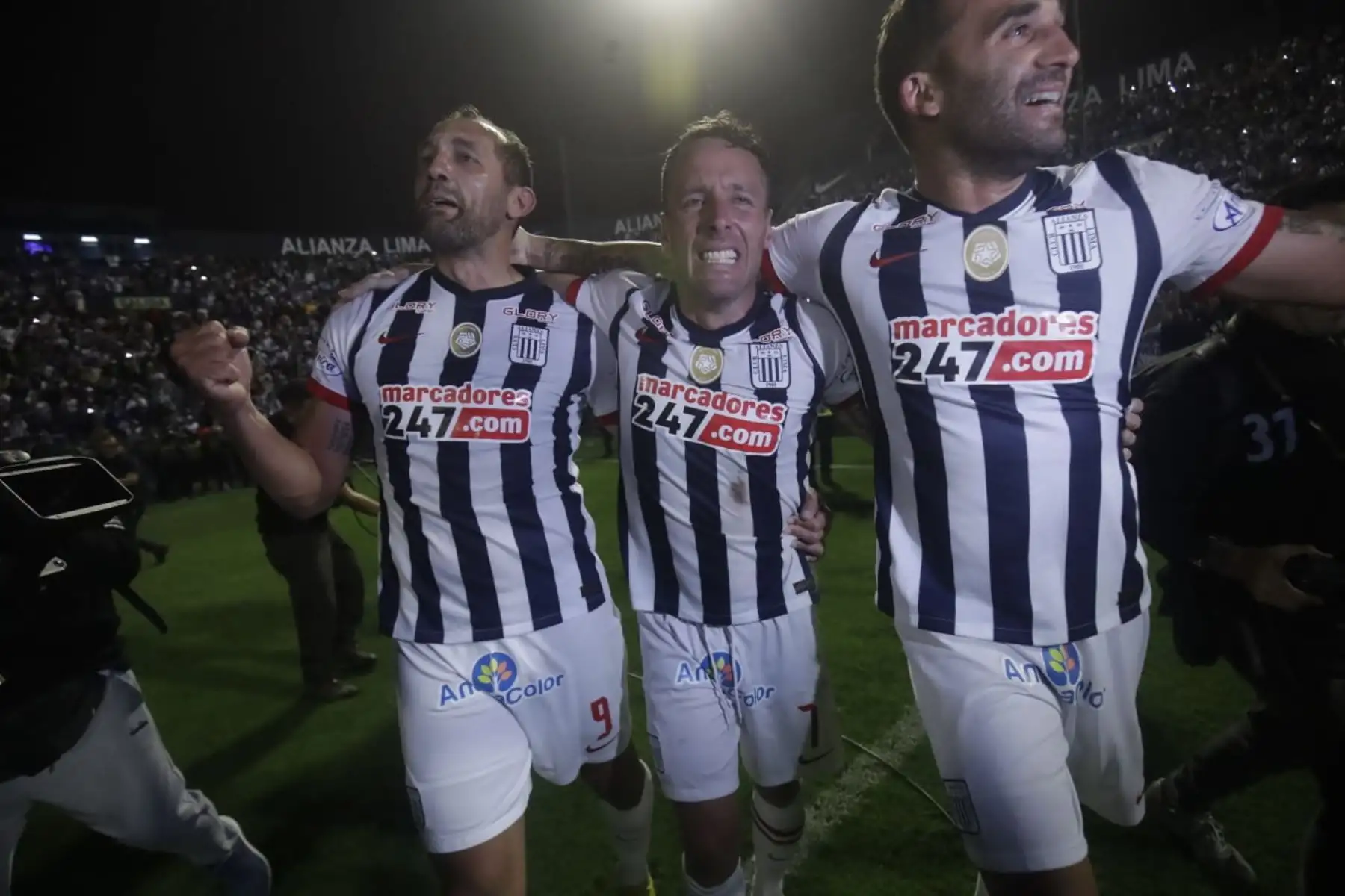 Alianza Lima se lleva la copa de la liga 1 tras vencer a Melgar de Arequipa. Foto: ANDINA/Juan Carlos Guzmán