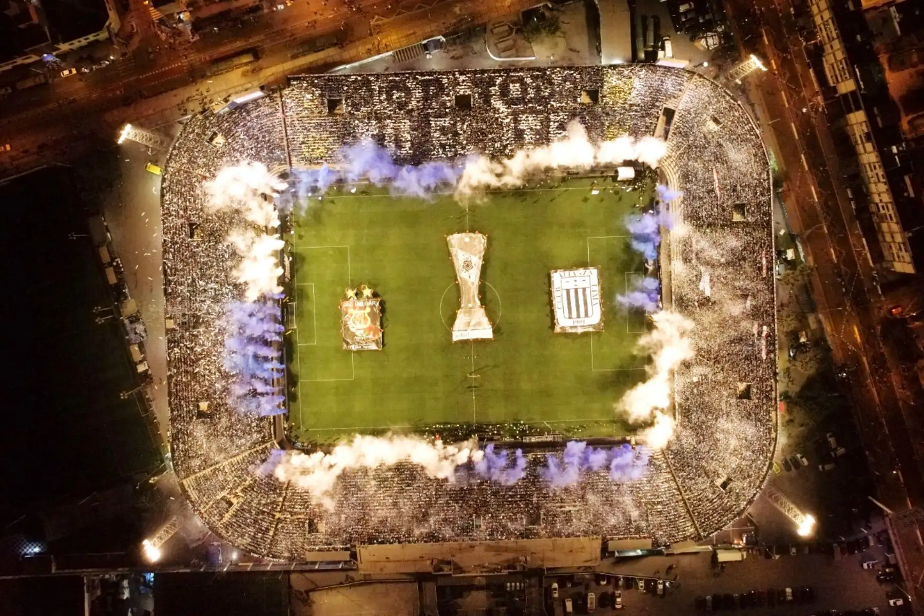 Alianza Lima se lleva la copa de la liga 1 tras vencer a Melgar de Arequipa. Foto: ANDINA/Juan Carlos Guzmán