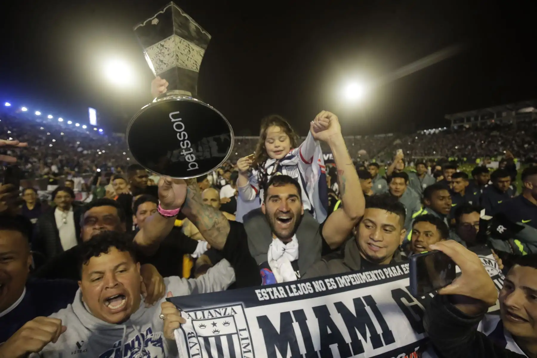 Alianza Lima consigue el Bicampeonato al derrotar a Melgar de Arequipa 2 a 0 con goles de Yordi Vilchez y Pablo Lavandeira.

Foto: ANDINA/Juan Carlos Guzmán Negrini